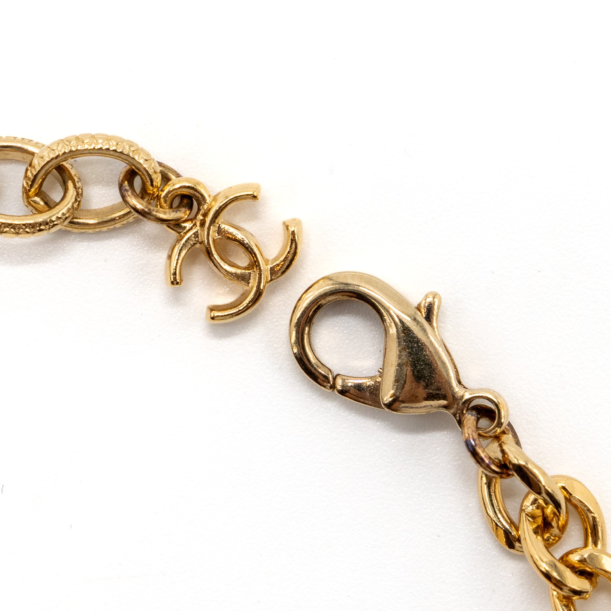 Chanel No.5 chain bracelet black / white