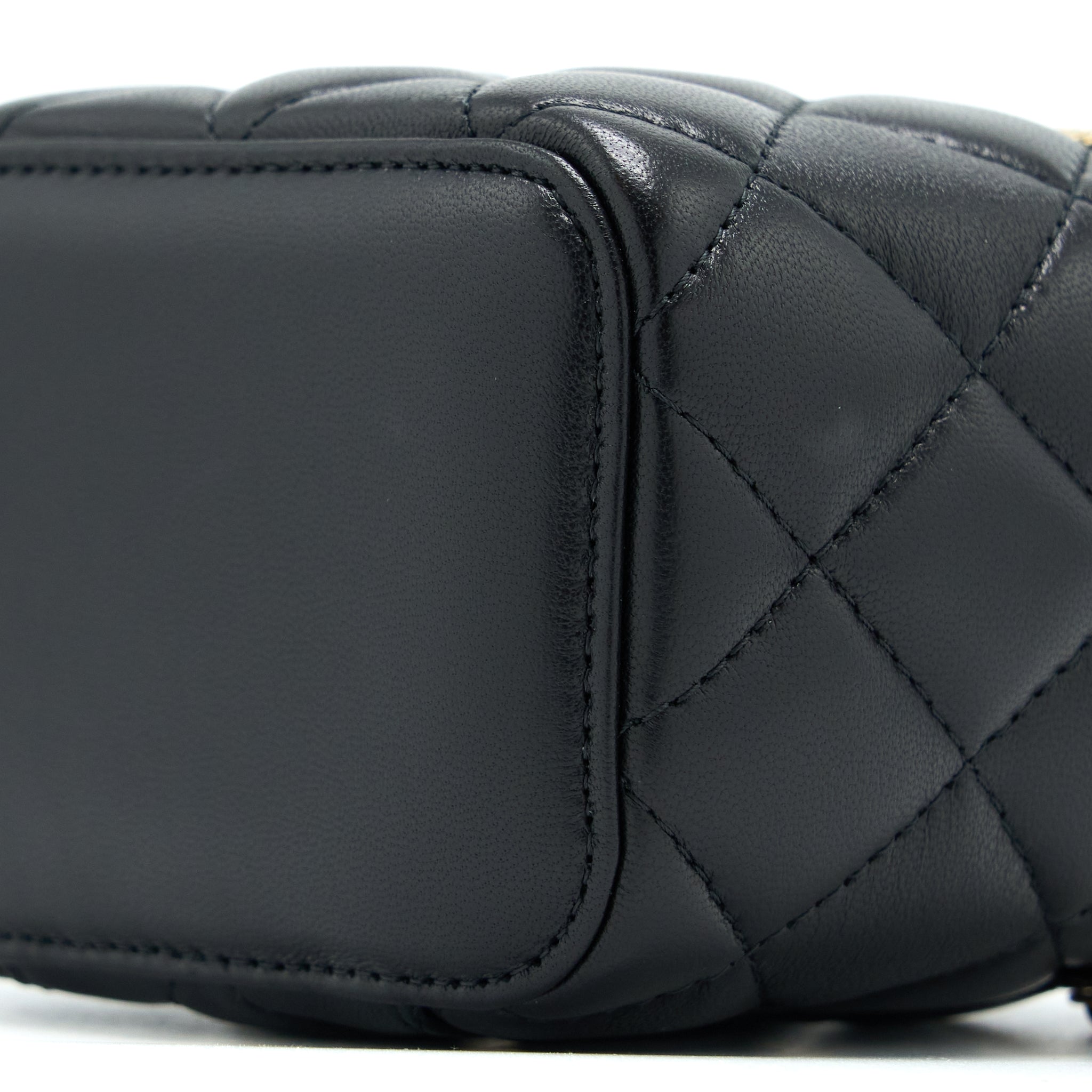 Chanel Pearl Crush Mini Vanity Case Lambskin Black L