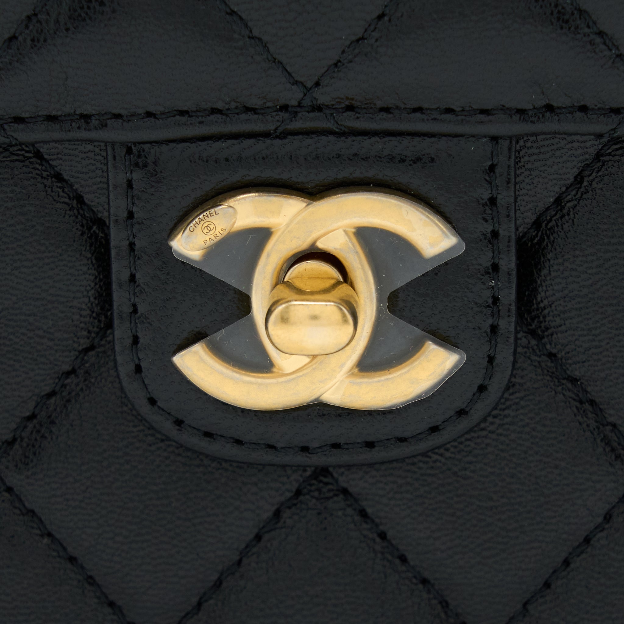 Chanel 22K Retro Classic New Square Flap Bag Goatskin Black with  (Microchip)