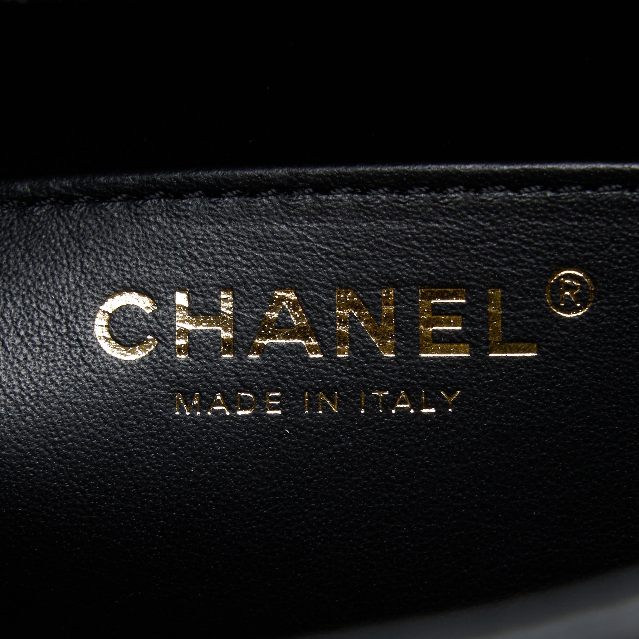Chanel 22K Retro Classic New Square Flap Bag Goatskin Black with  (Microchip)