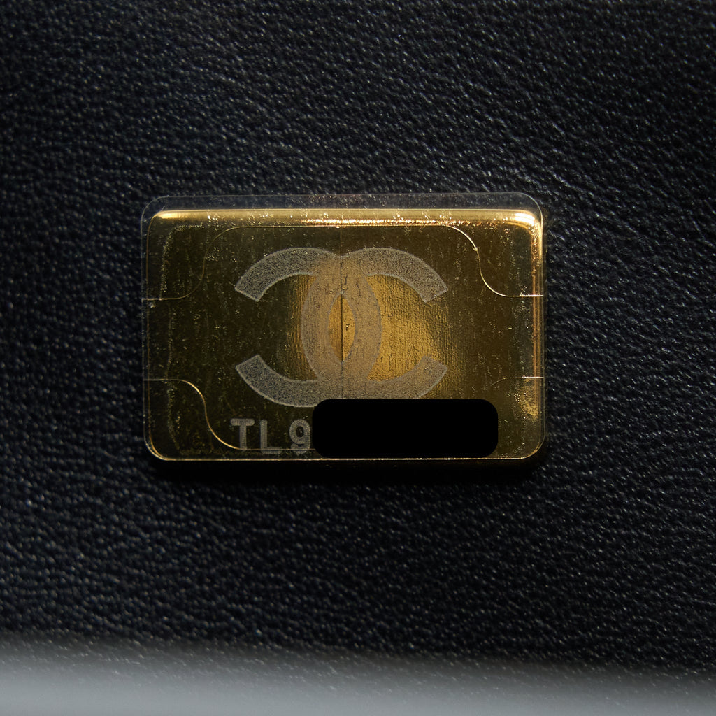 Chanel 22K Retro Classic New Square Flap Bag Goatskin Black with  (Microchip)