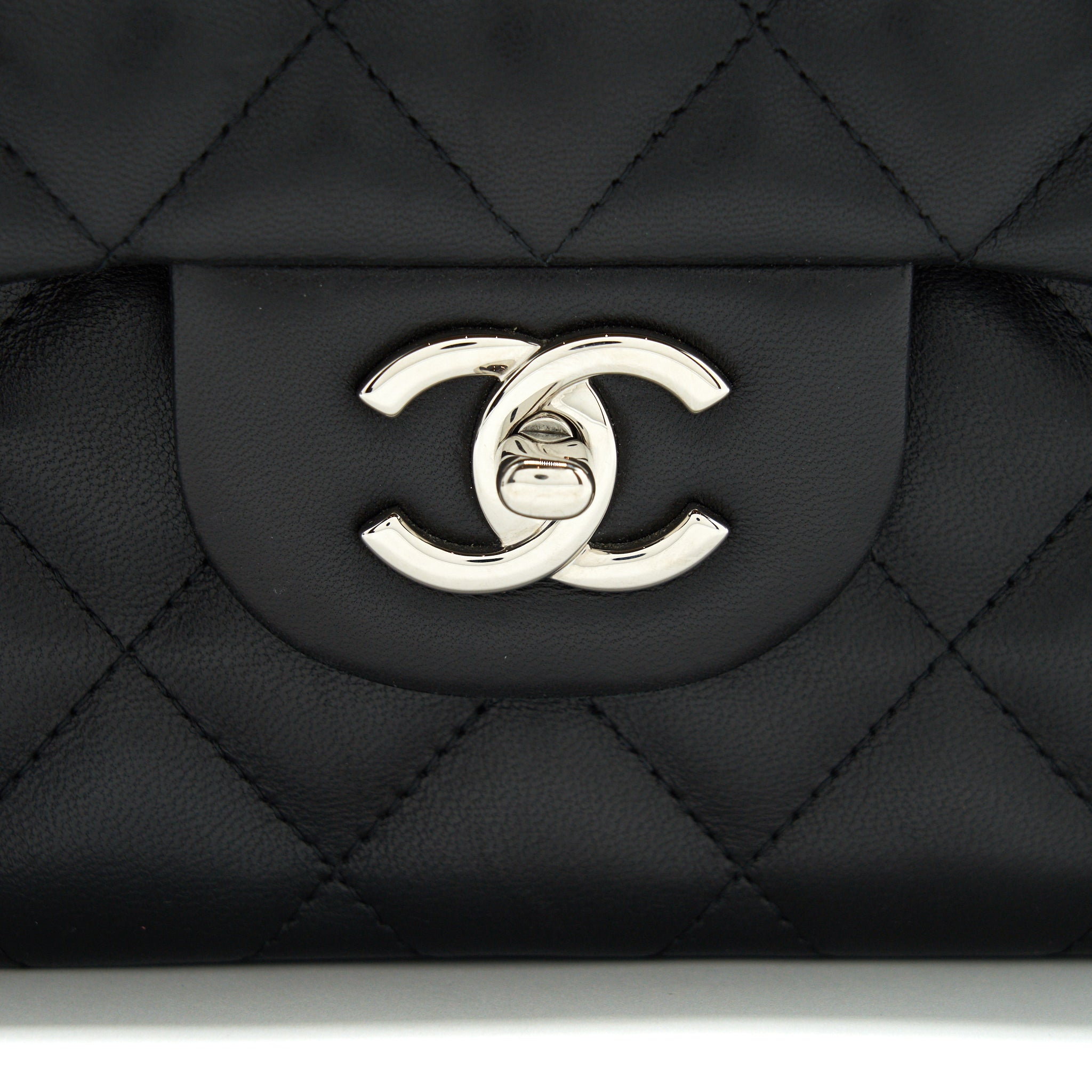 Chanel Classic jumbo Double flap Bag Lambskin Black