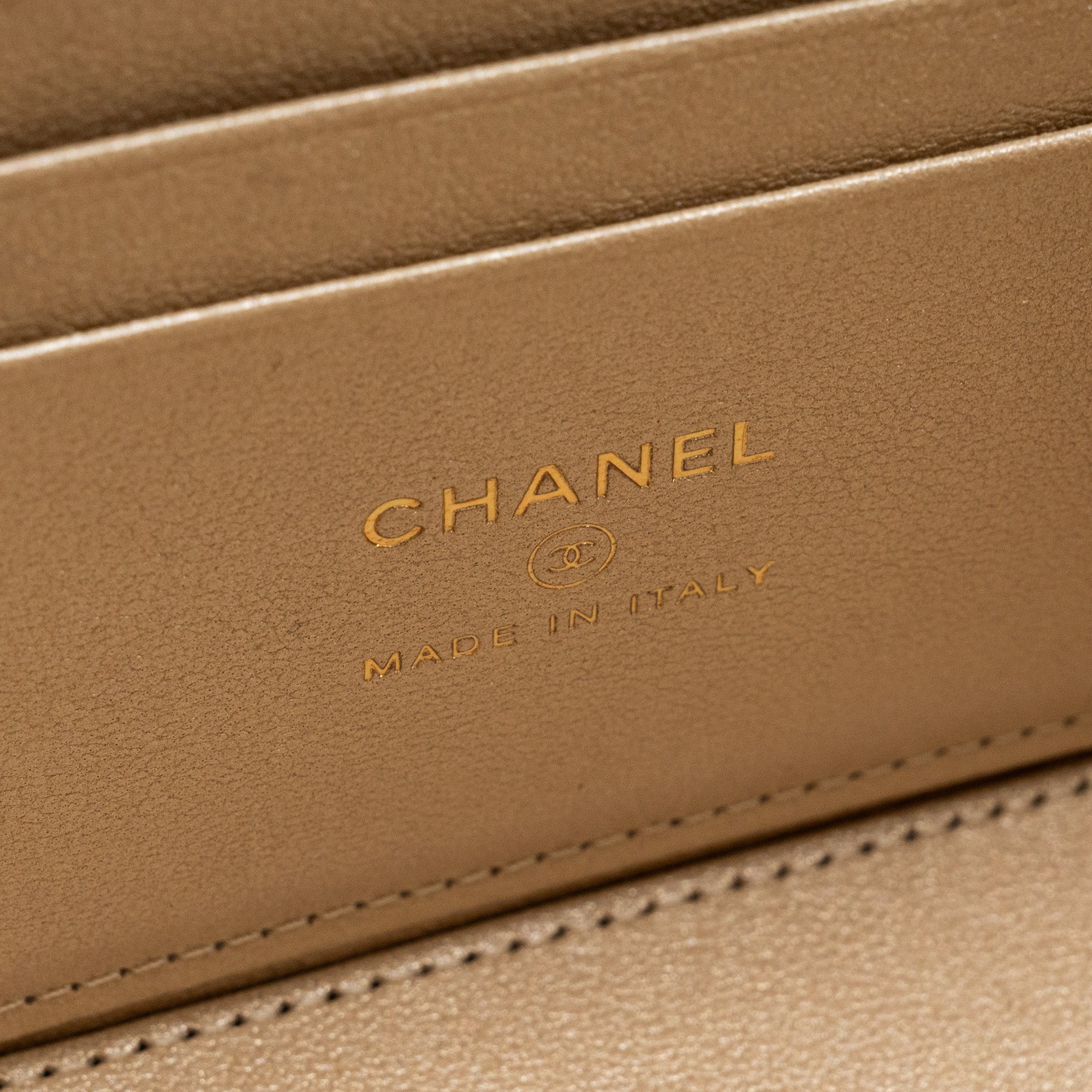 Chanel long vanity with lambskin white  (Microchip)