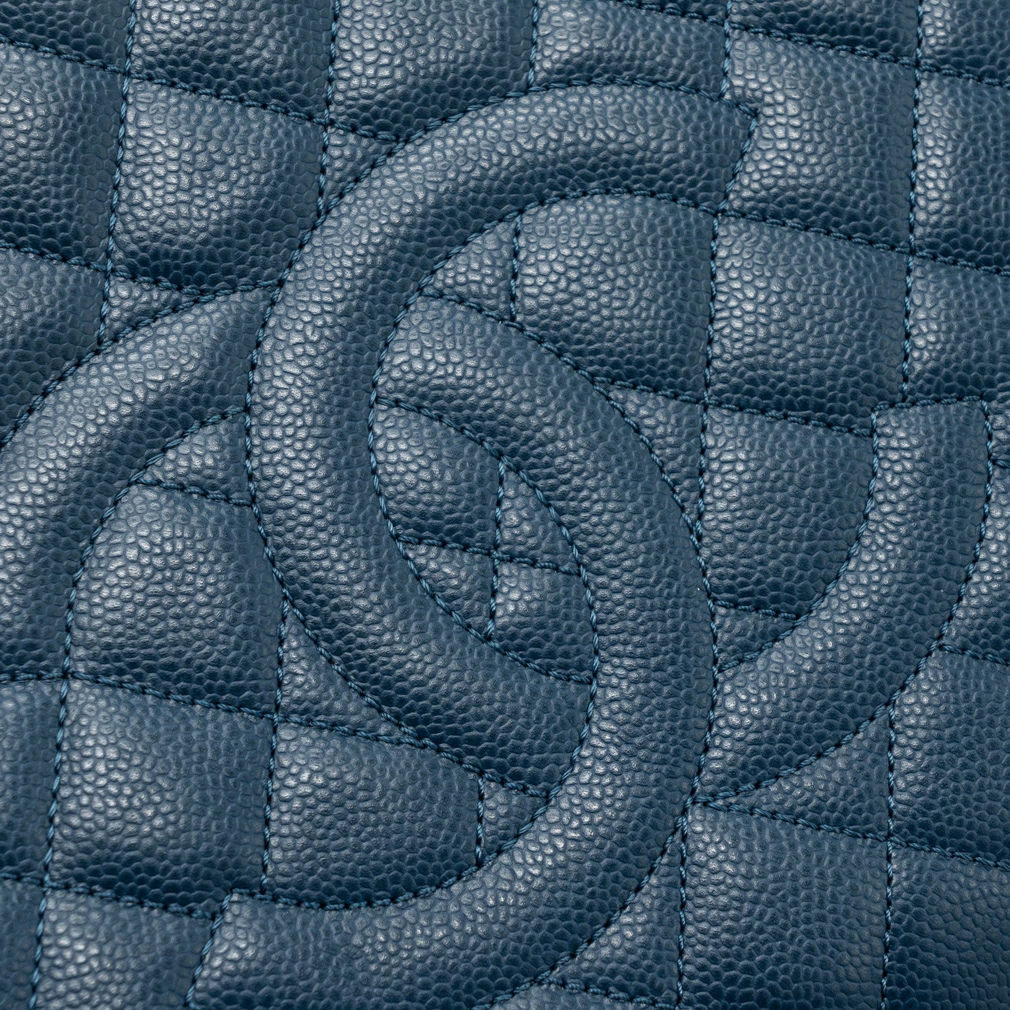 Chanel Grand Shopping Tote/ GST Caviar Dark Blue