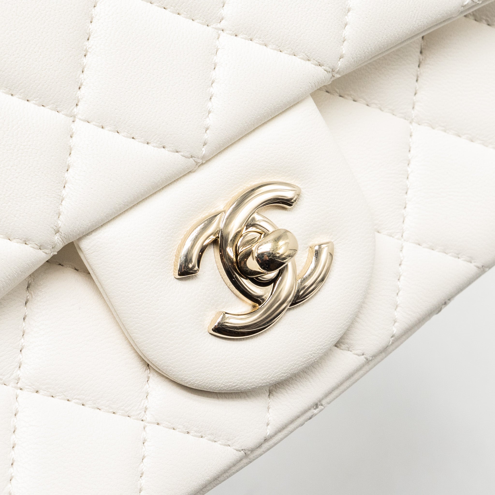Chanel 23C pearl crush mini rectangular flap bag lambskin white L (microchip)