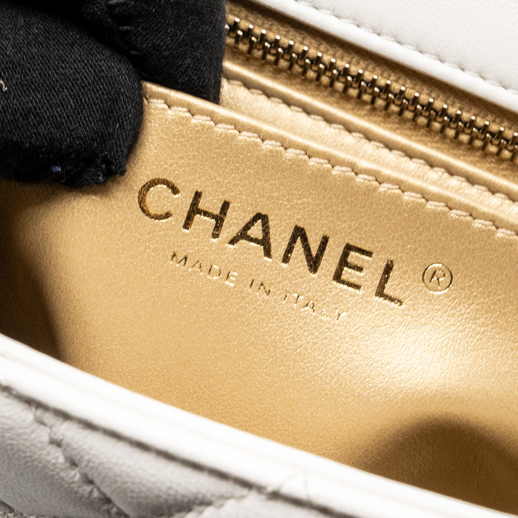 Chanel 23C pearl crush mini rectangular flap bag lambskin white L (microchip)