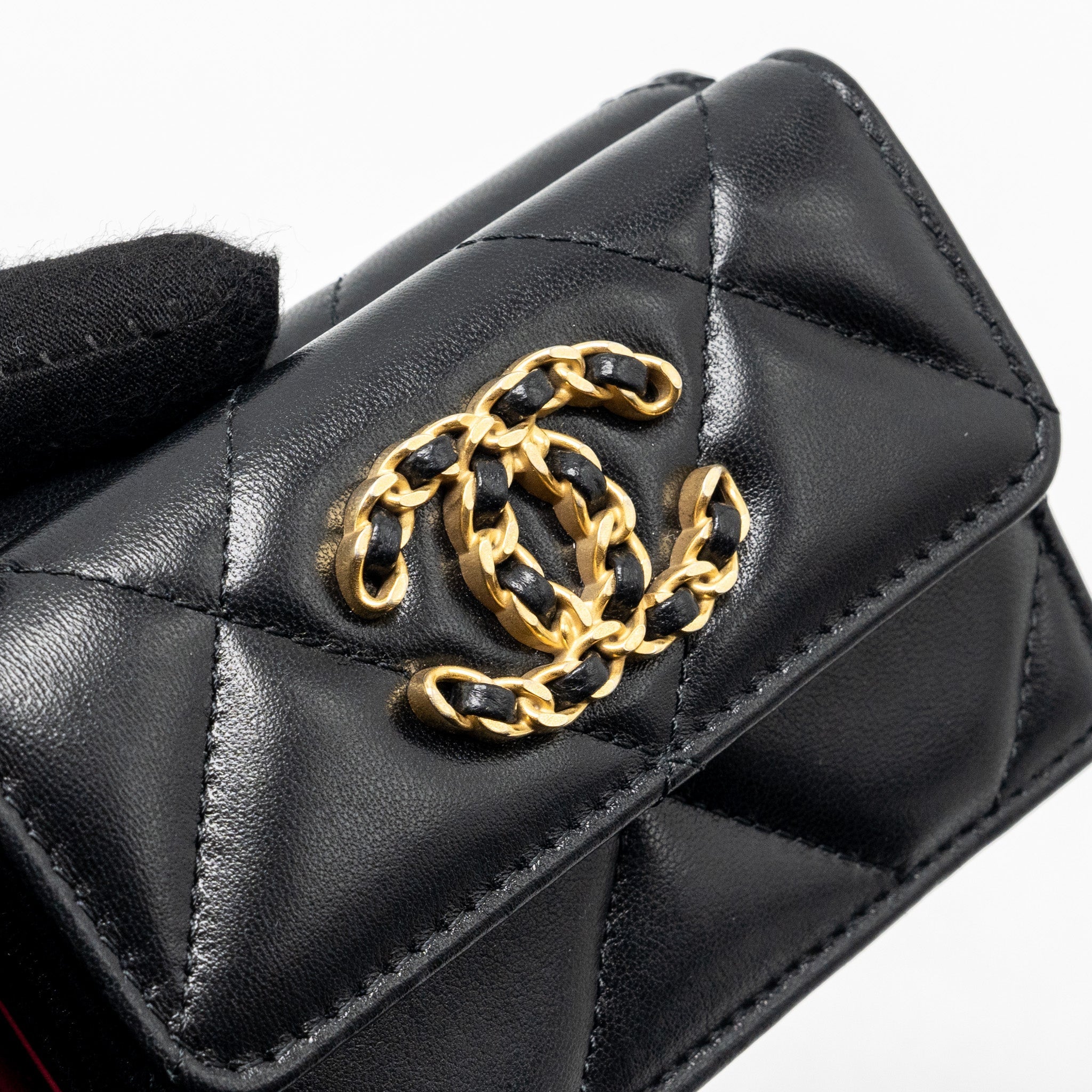 Chanel 19 compact wallet lambskin black  (microchip)