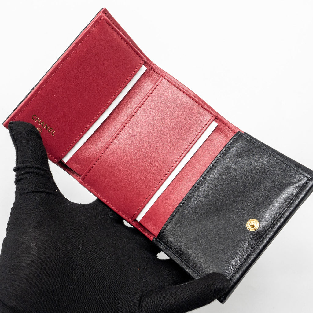 Chanel 19 compact wallet lambskin black  (microchip)