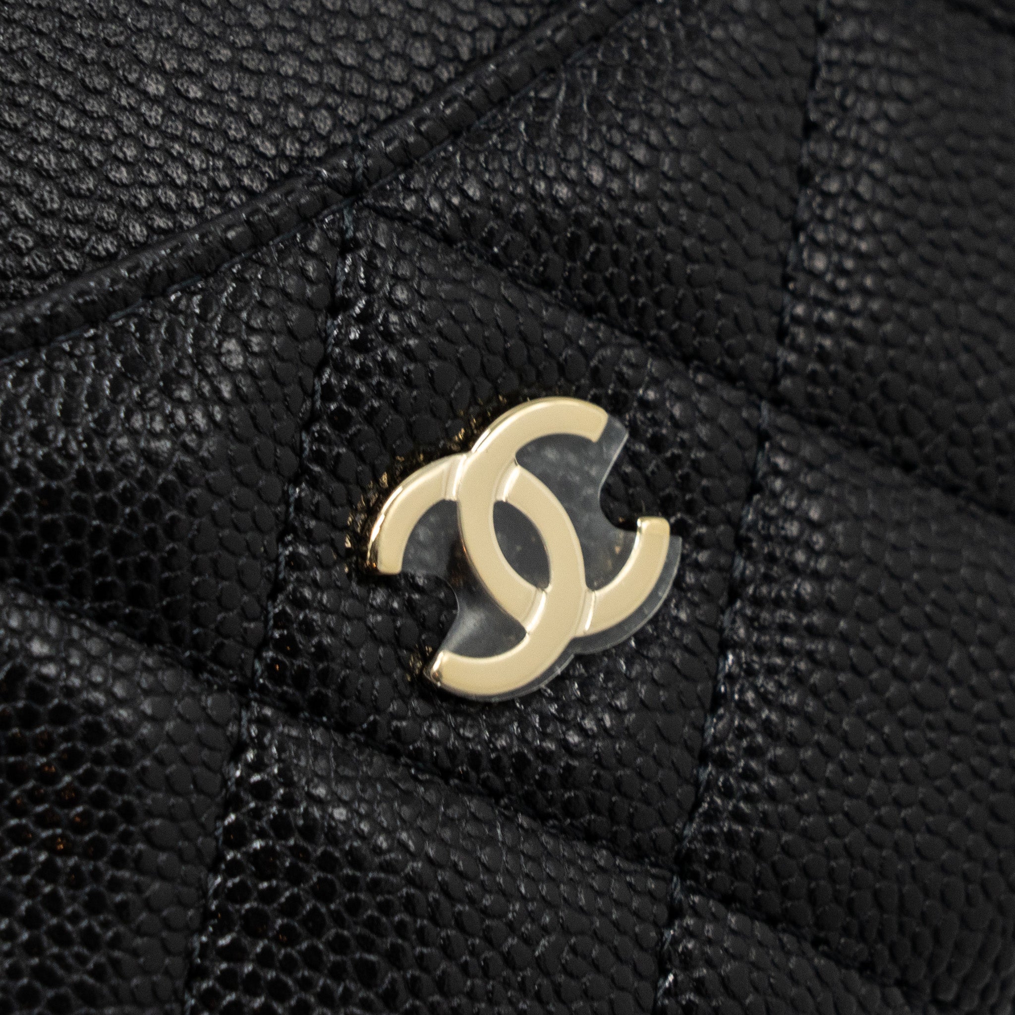 Chanel L zipper card holder caviar black  (microchip )