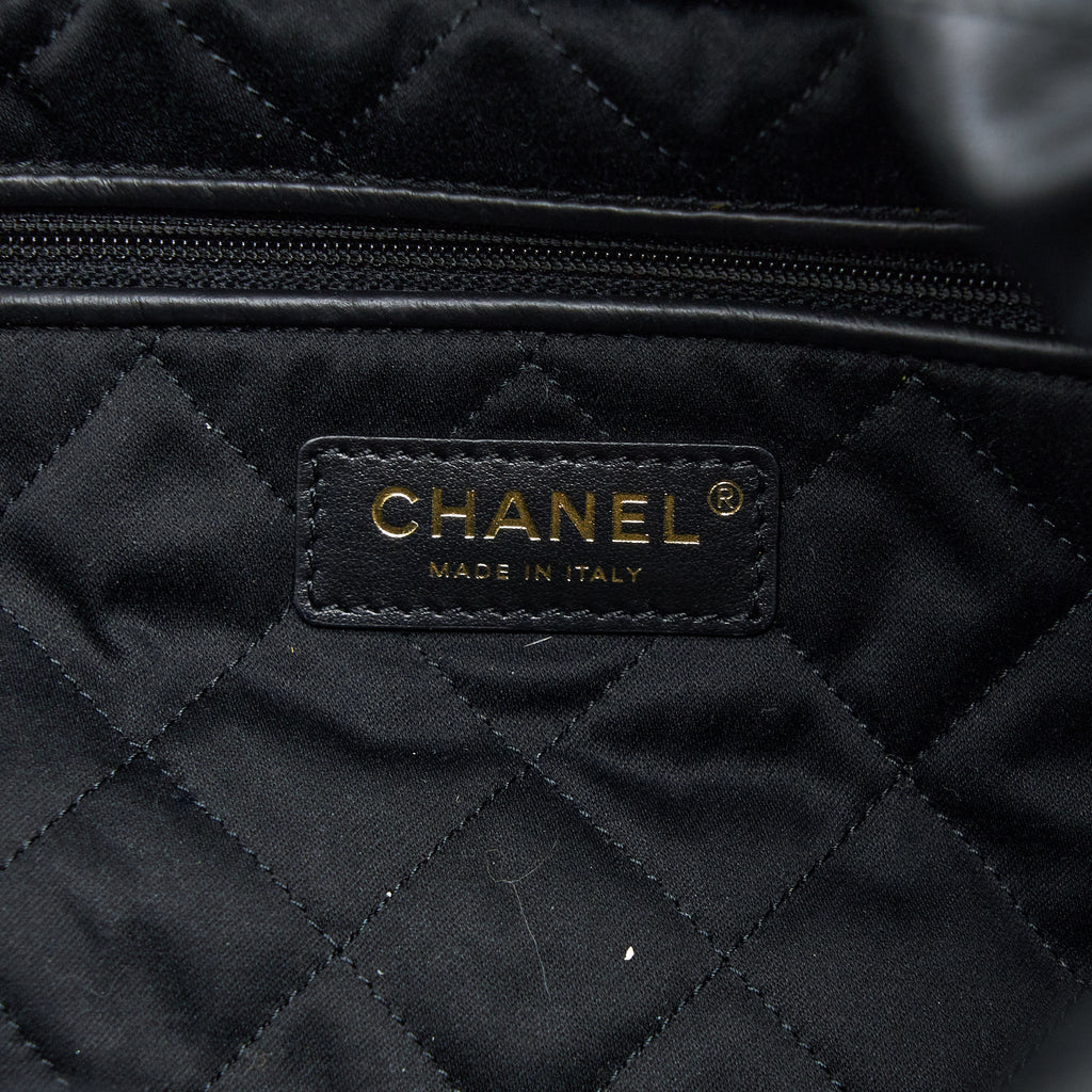 Chanel Medium 22 Bag White Letter Shiny Calfskin Black  (Microchip)