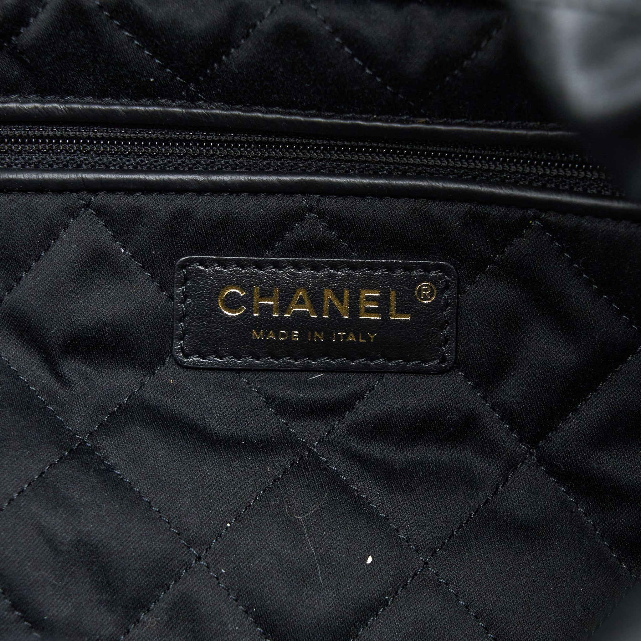 Chanel Medium 22 Bag White Letter Shiny Calfskin Black  (Microchip)