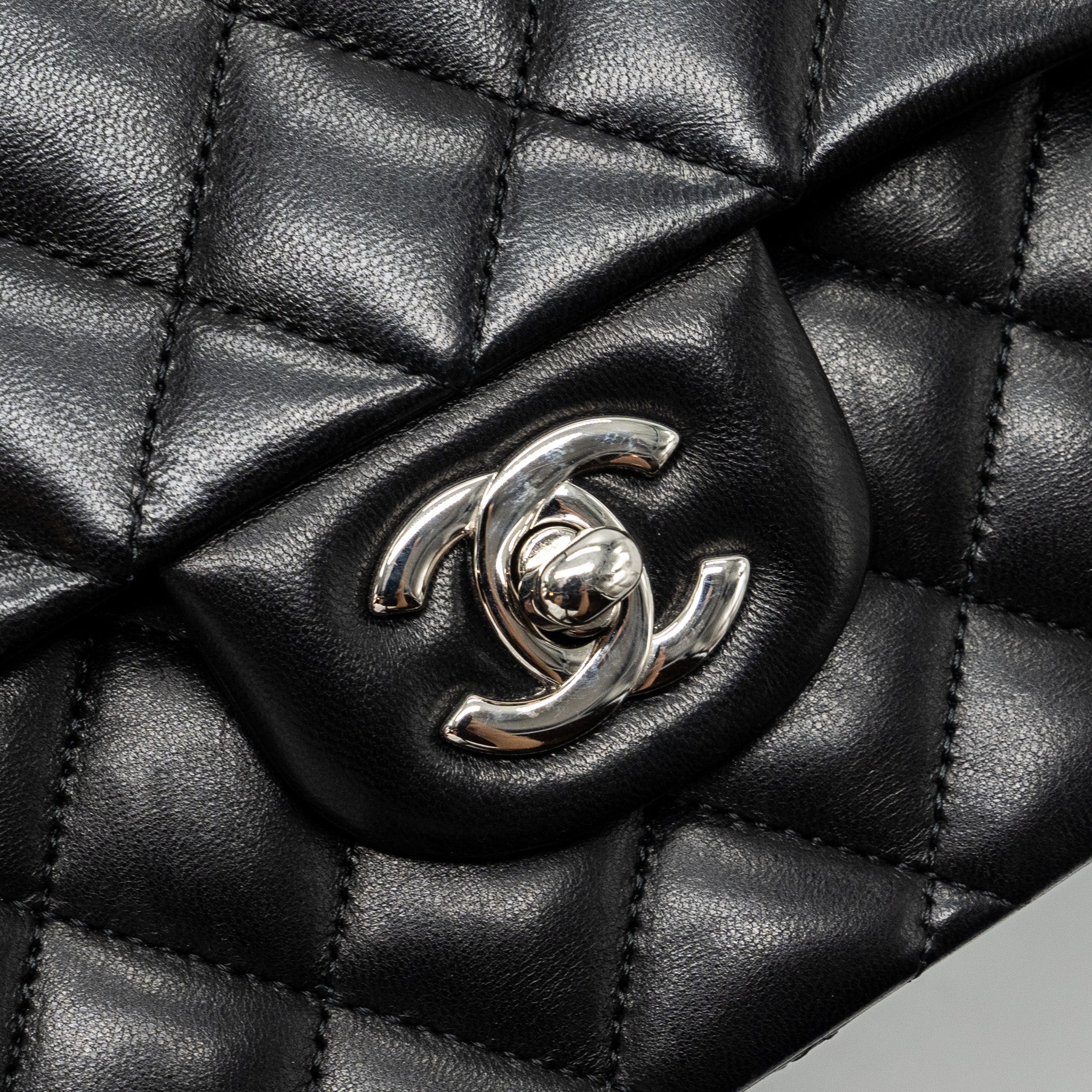 Chanel medium classic double flap bag lambskin black