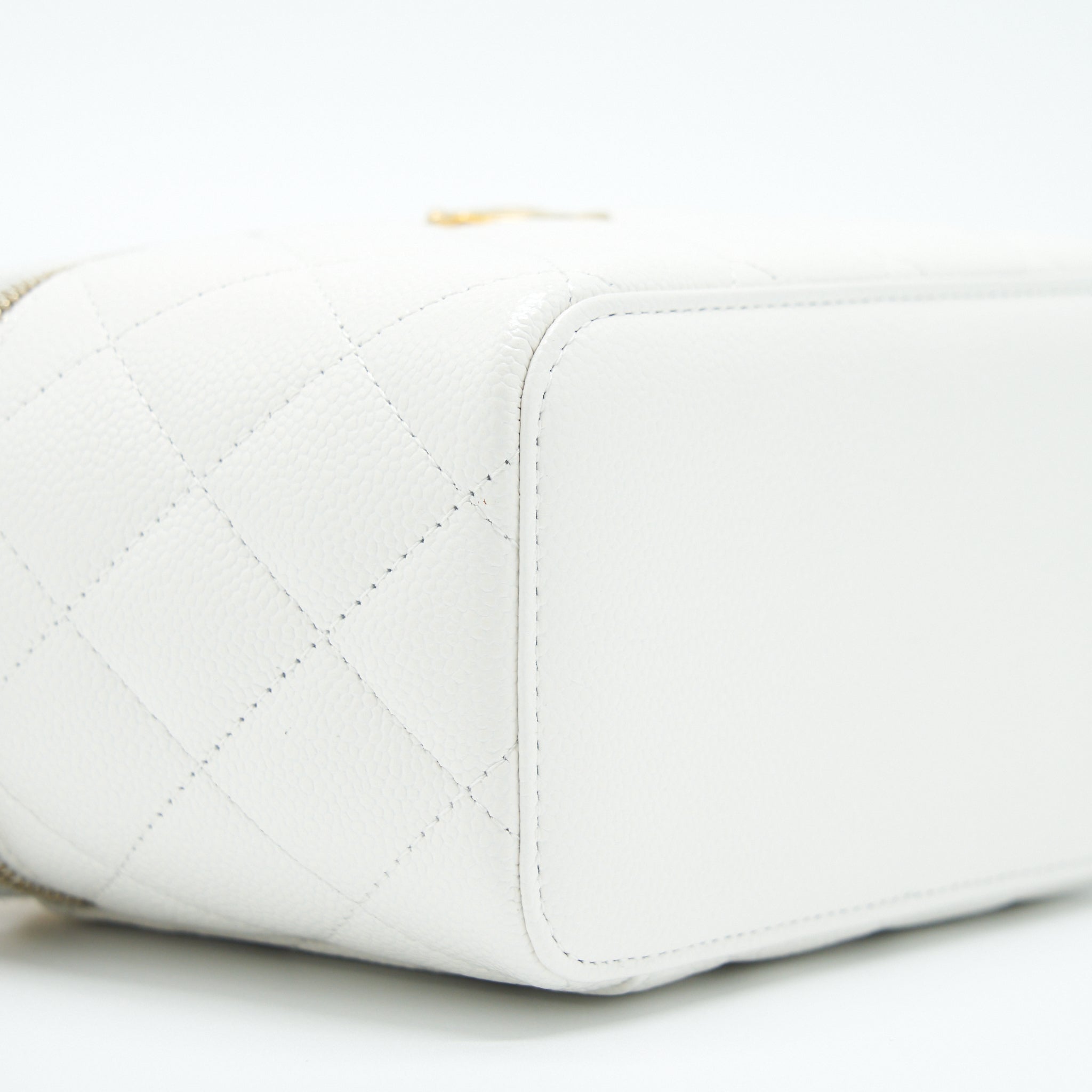 Chanel 22S Logo Top Handle Long Vanity With Chain Caviar White