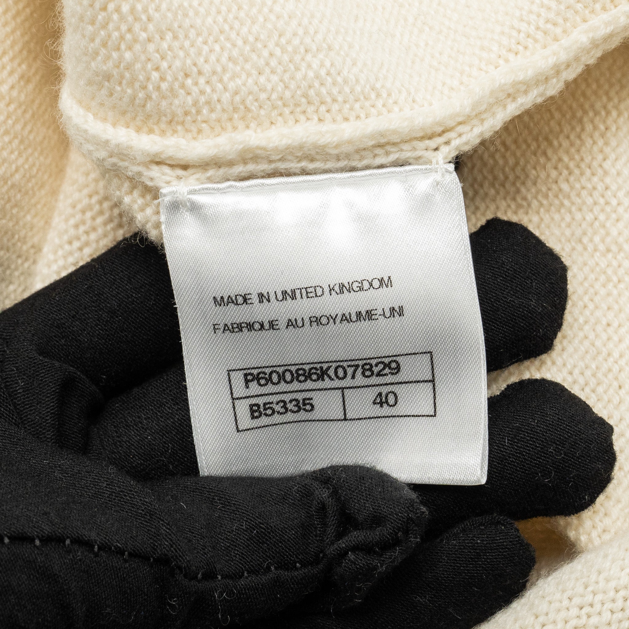 Chanel Size 40 CC Logo Button Cardigan Cashmere White/Black