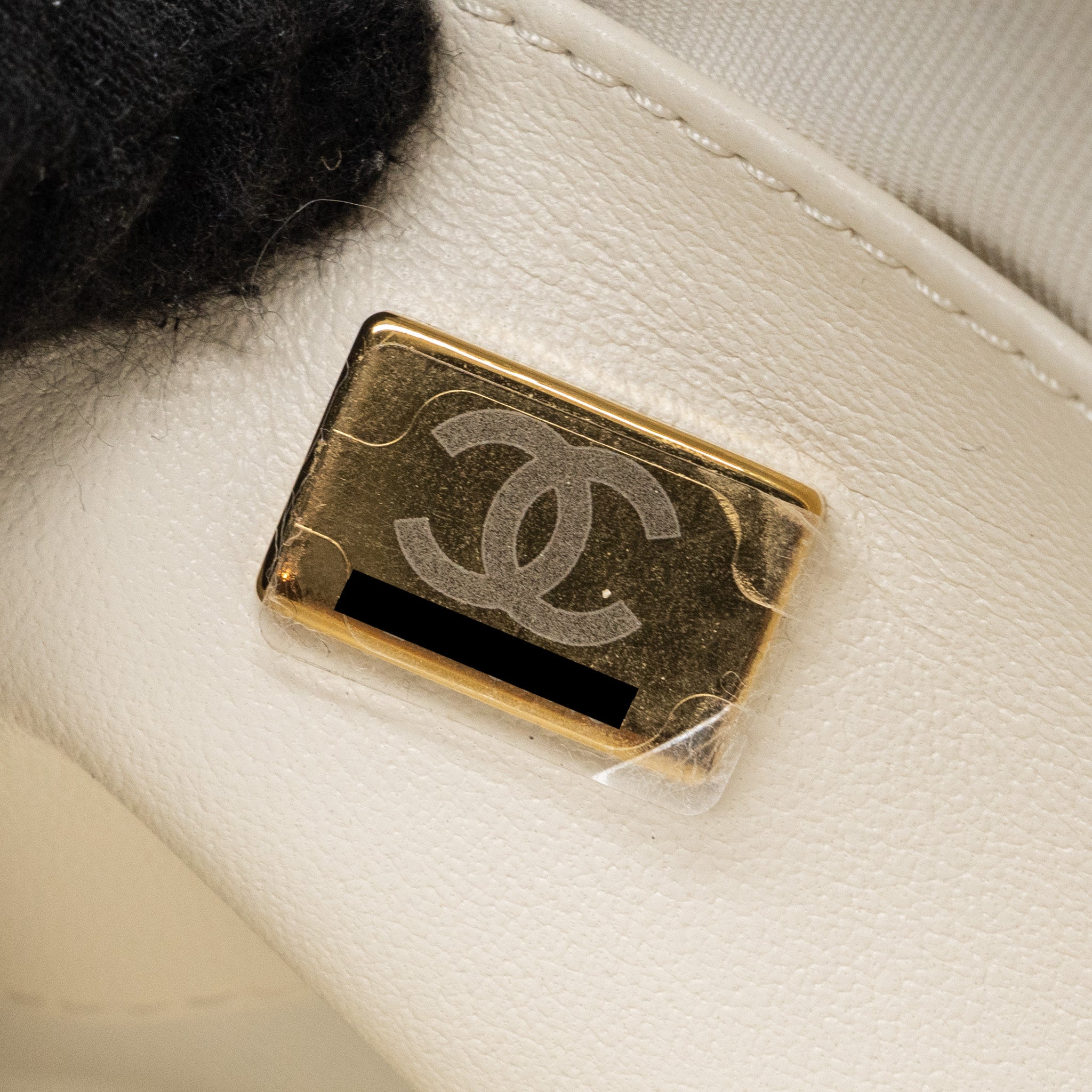 Chanel 22S heart bag lambskin white L (microchip)