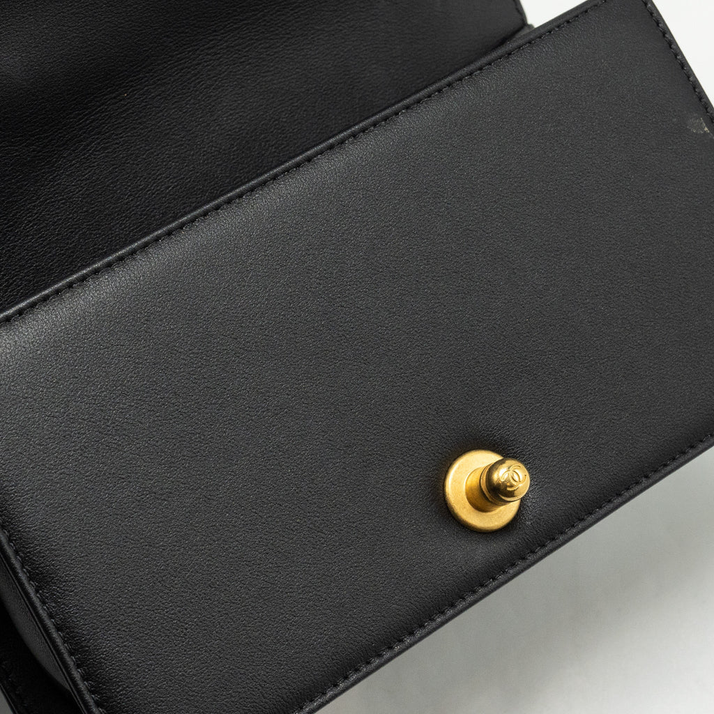 Chanel Small Boy Bag Calfskin Black  (microchip)