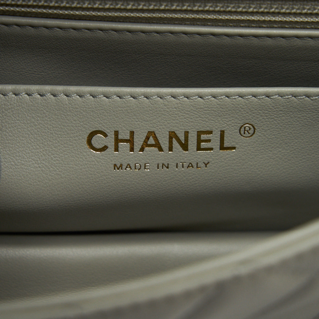 Chanel 22C light Pearl Crush mini Flap Bag Lambskin light Grey