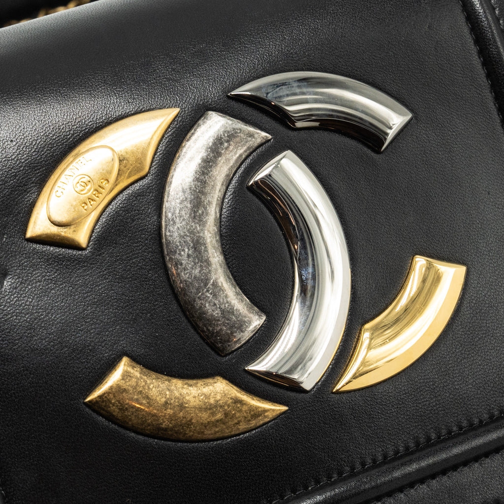 Chanel CC logo square flap bag lambskin black