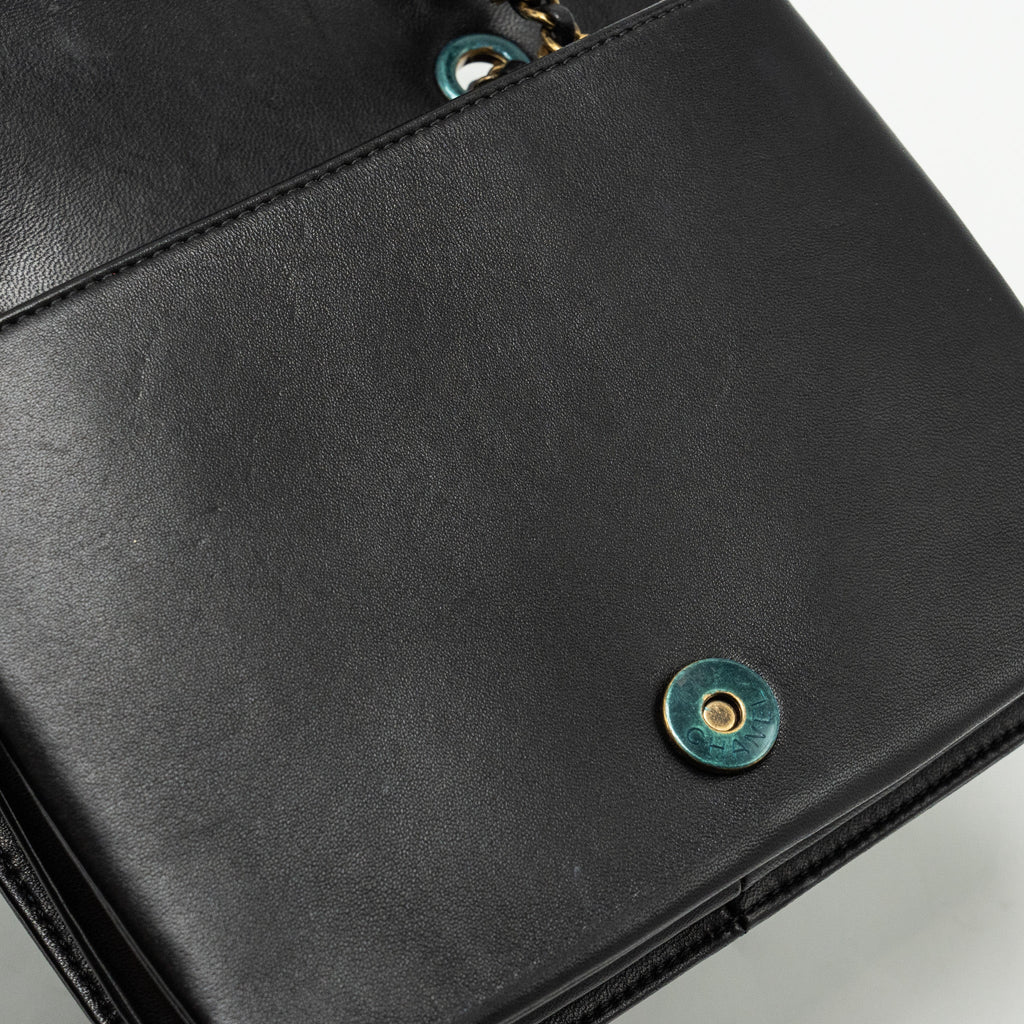 Chanel CC logo square flap bag lambskin black