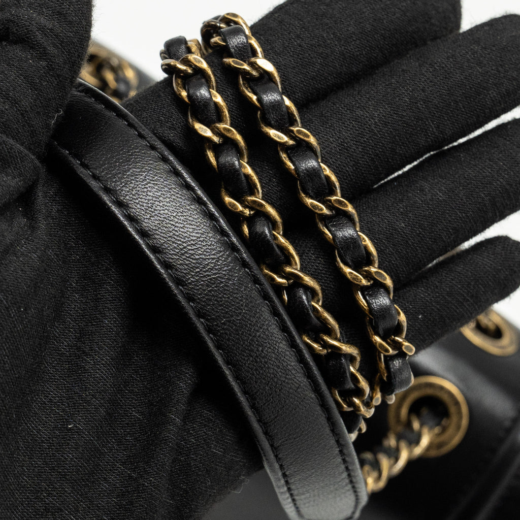 Chanel CC logo square flap bag lambskin black