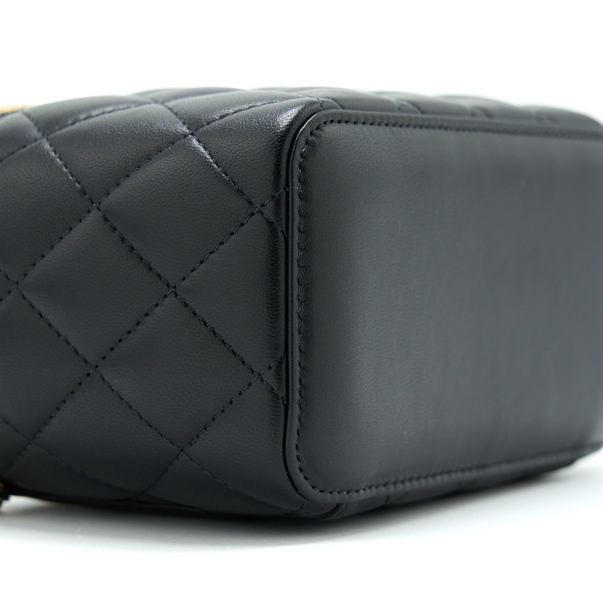 Chanel 22A Pearl Crush Long Vanity With Chain Lambskin Black