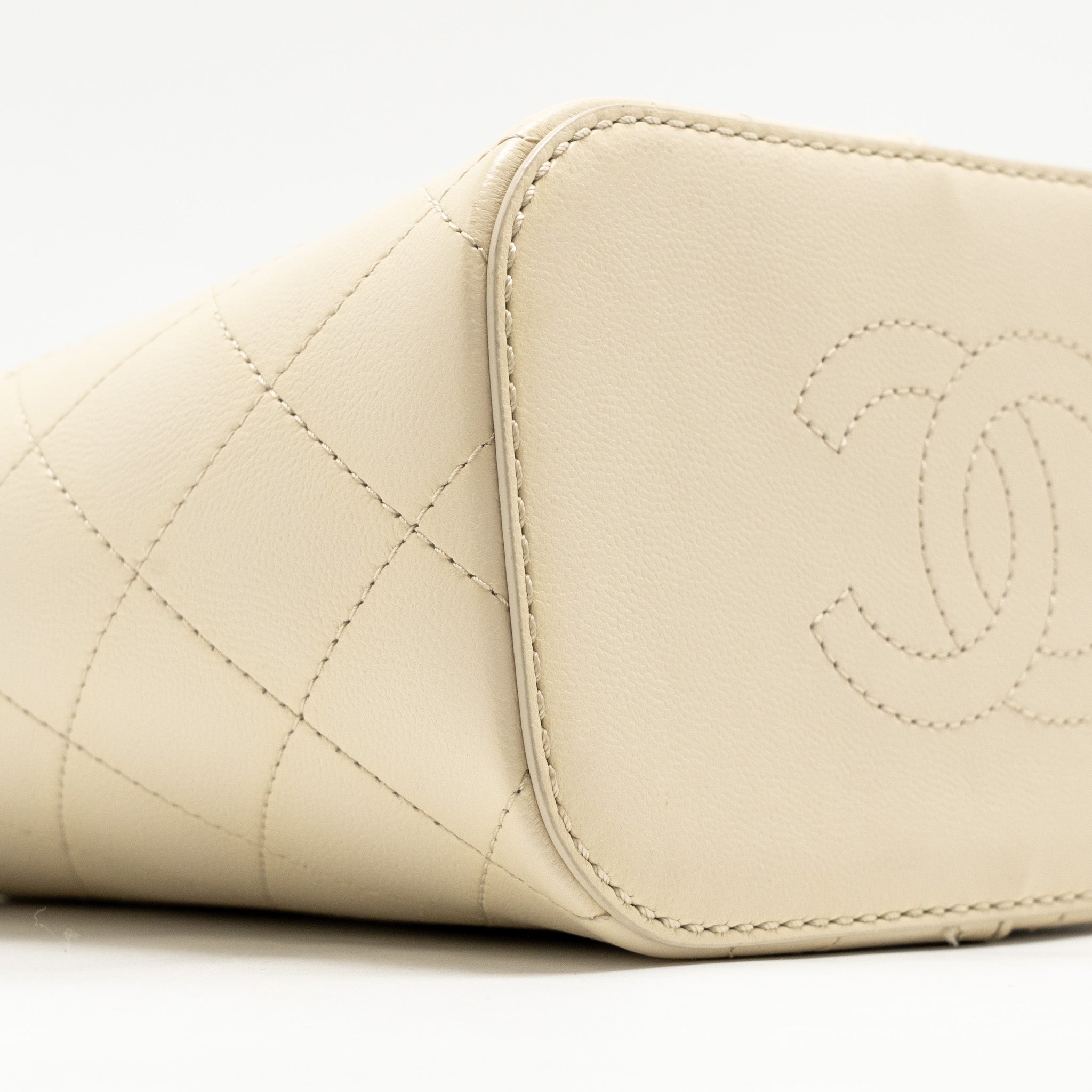 Chanel bucket bag lambskin creamy white