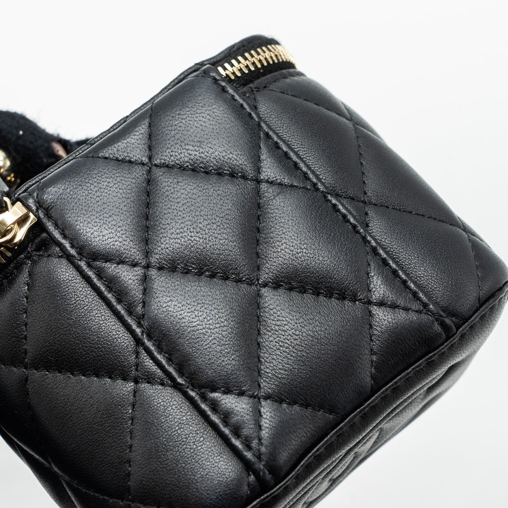 Chanel Pearl Crush Mini Vanity Case Lambskin Black L(microchip)