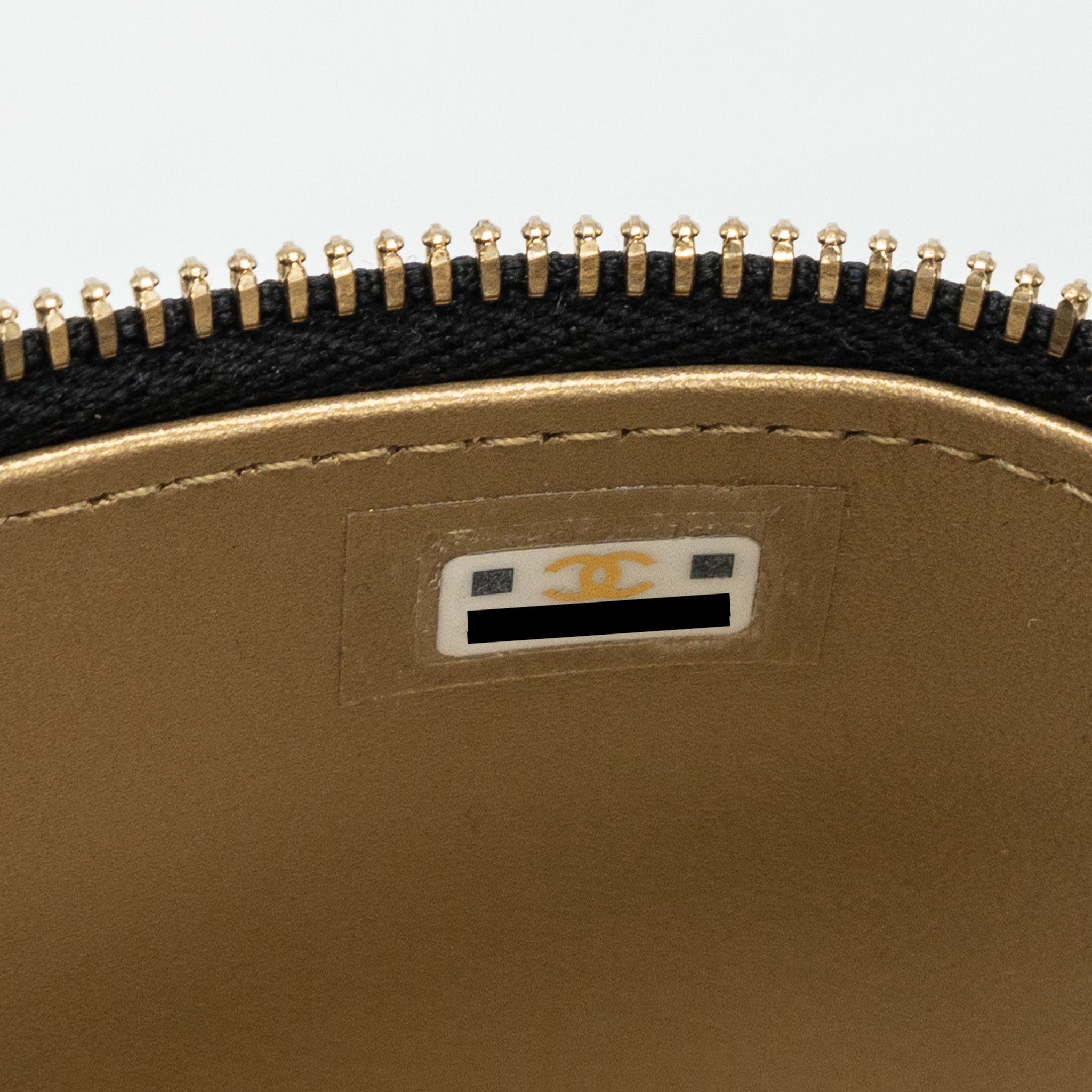 Chanel Pearl Crush Mini Vanity Case Lambskin Black L(microchip)