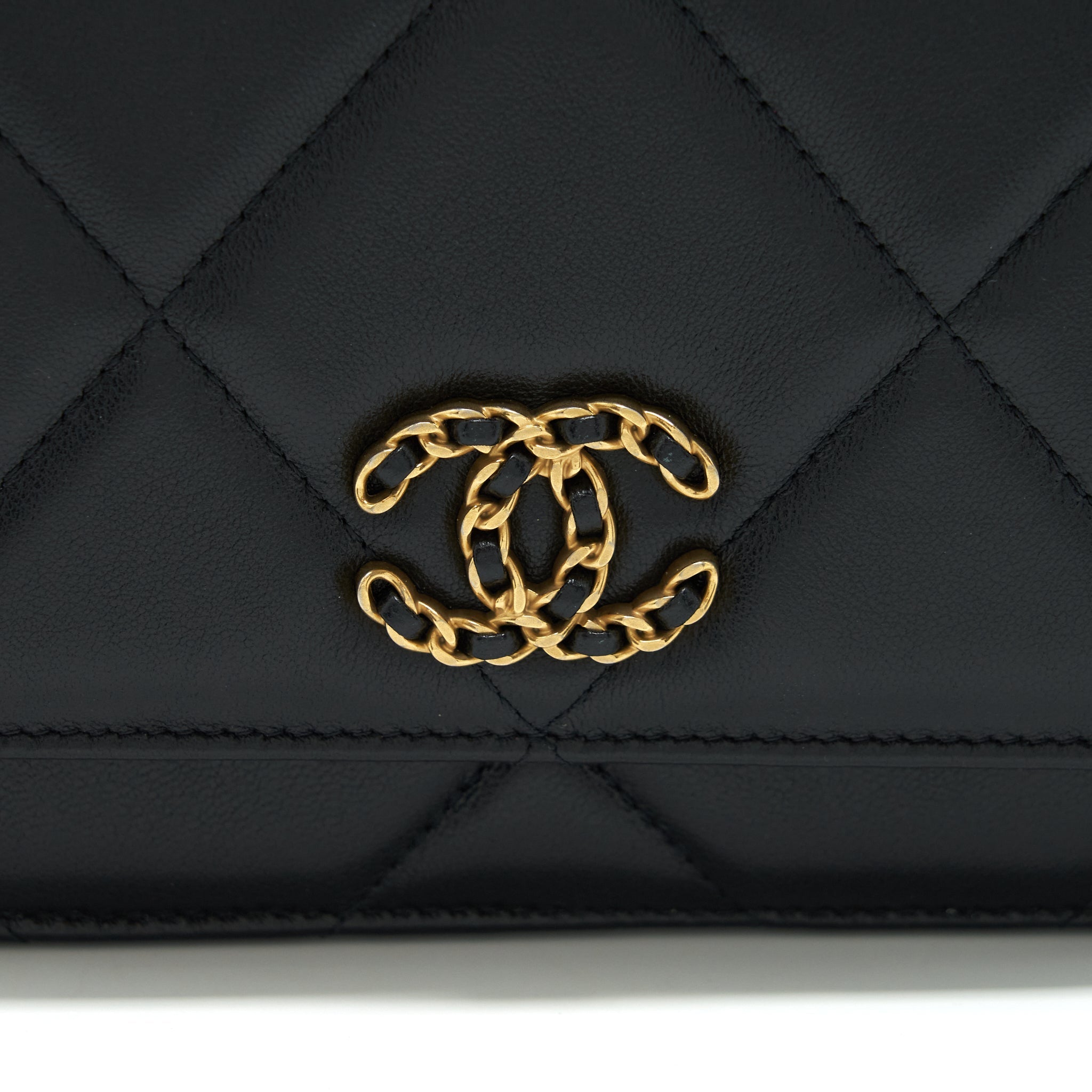 Chanel 19 Wallet On Chain Lambskin Black With Multicolour Hardware (Microchip)