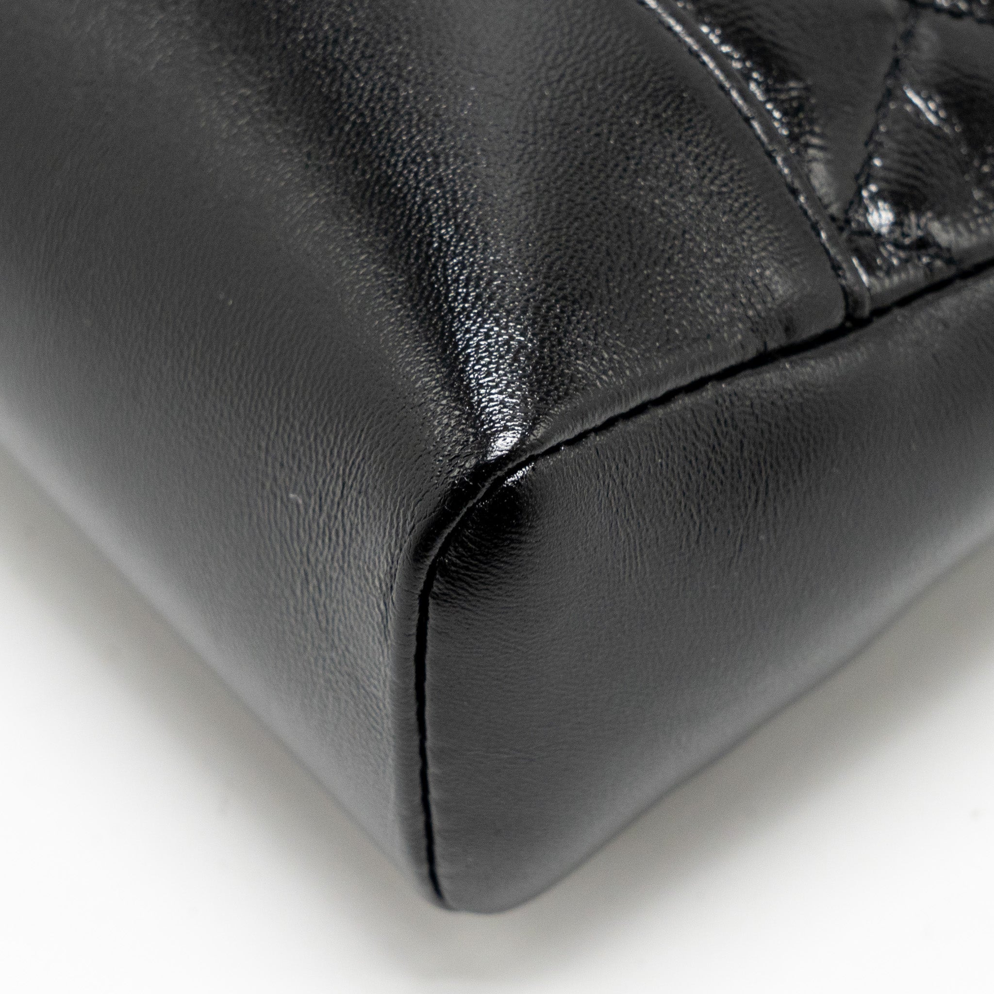 Chanel Mini 31 bag Shiny Calfskin Black L (Microchip)
