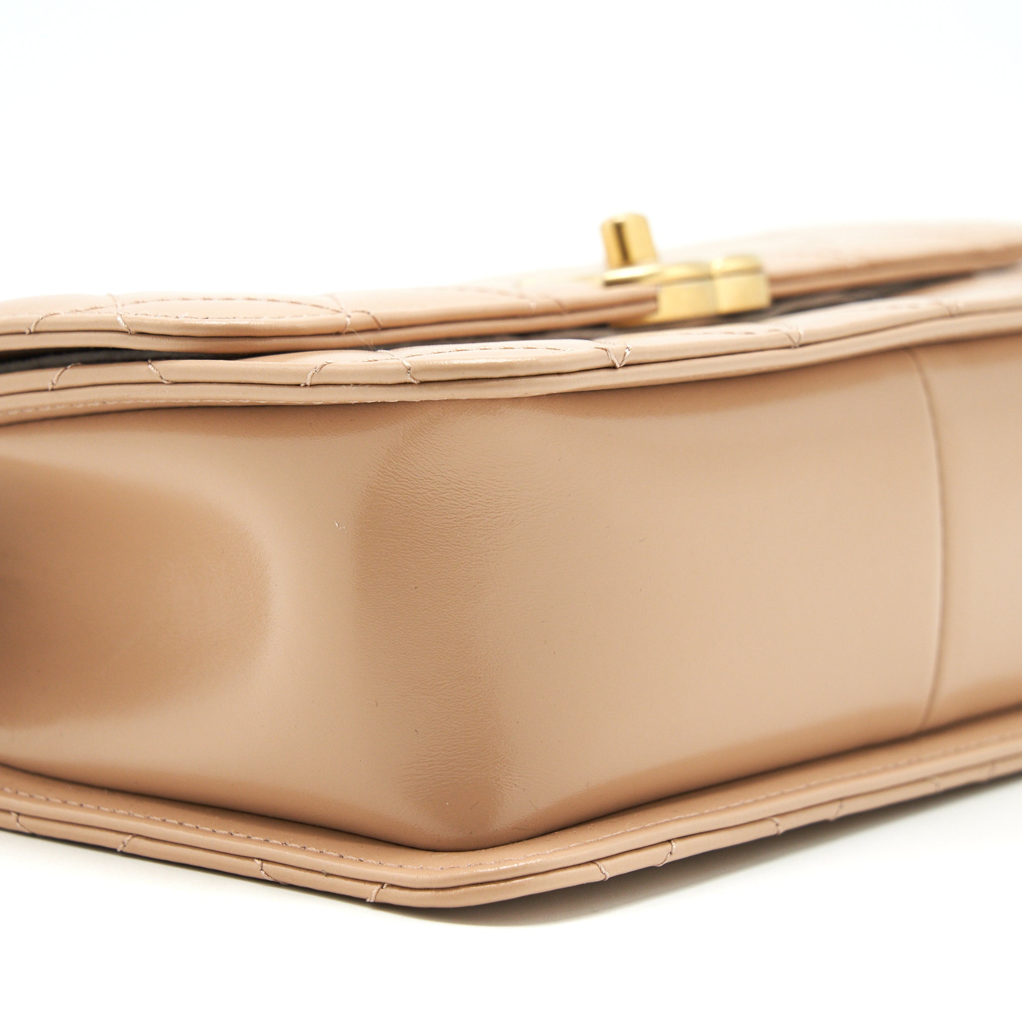 Chanel 21A Gold Crush Flap Bag Calfskin beige