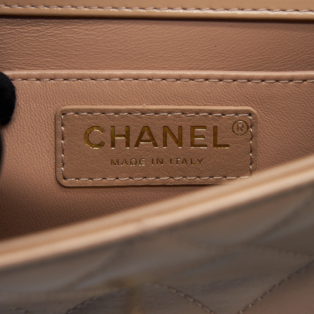 Chanel 21A Gold Crush Flap Bag Calfskin beige