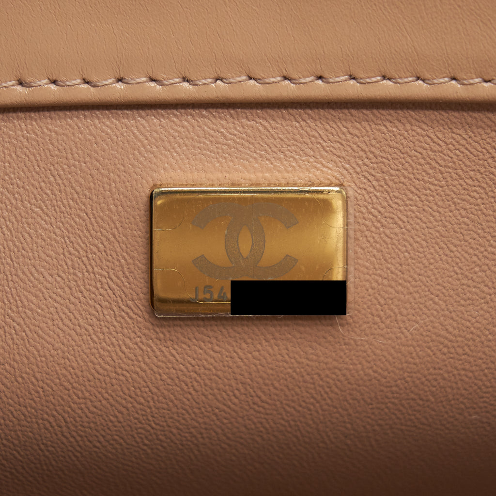 Chanel 21A Gold Crush Flap Bag Calfskin beige