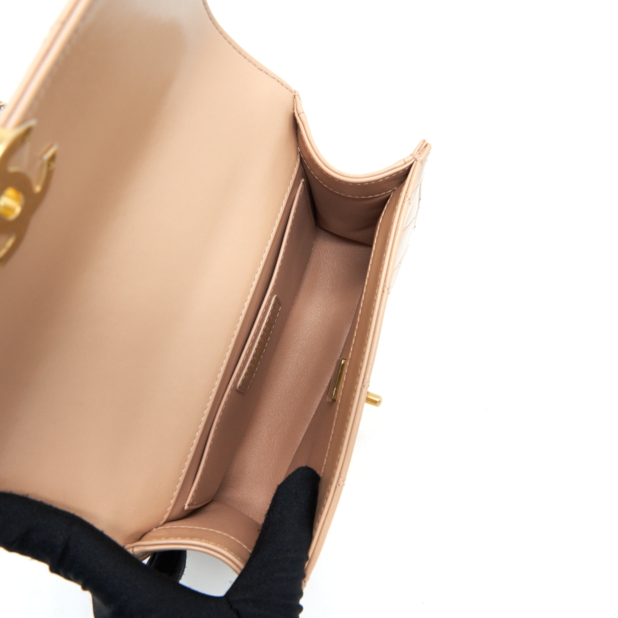 Chanel 21A Gold Crush Flap Bag Calfskin beige