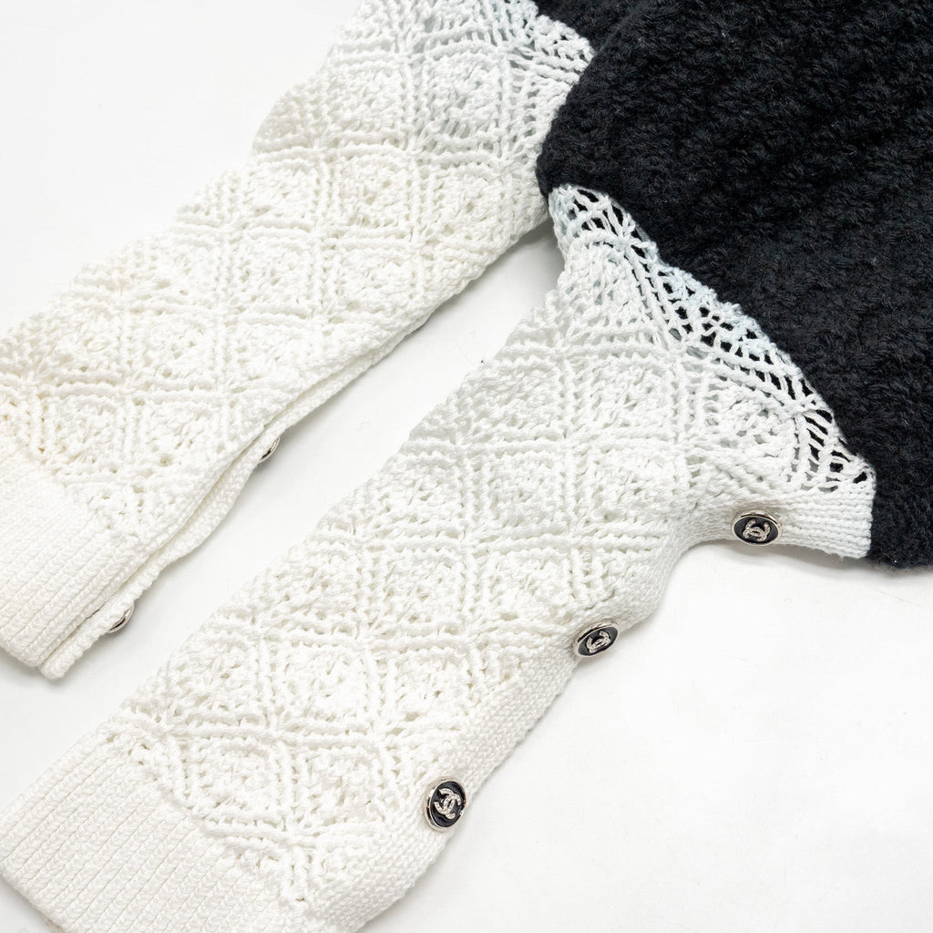 Chanel Size 38 CC Logo Sweater Wool/Cashmere/Cotton White/Black