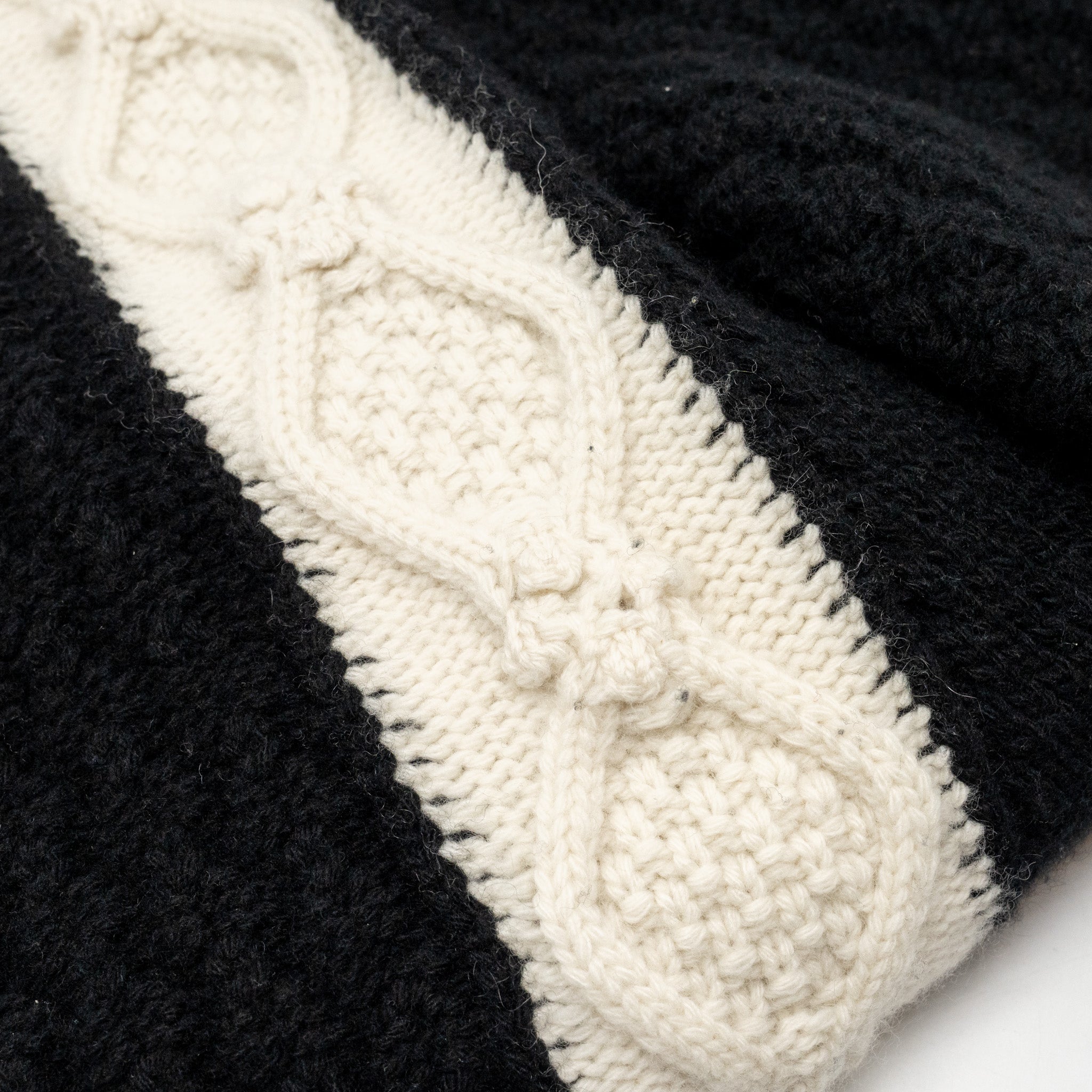 Chanel Size 38 CC Logo Sweater Wool/Cashmere/Cotton White/Black