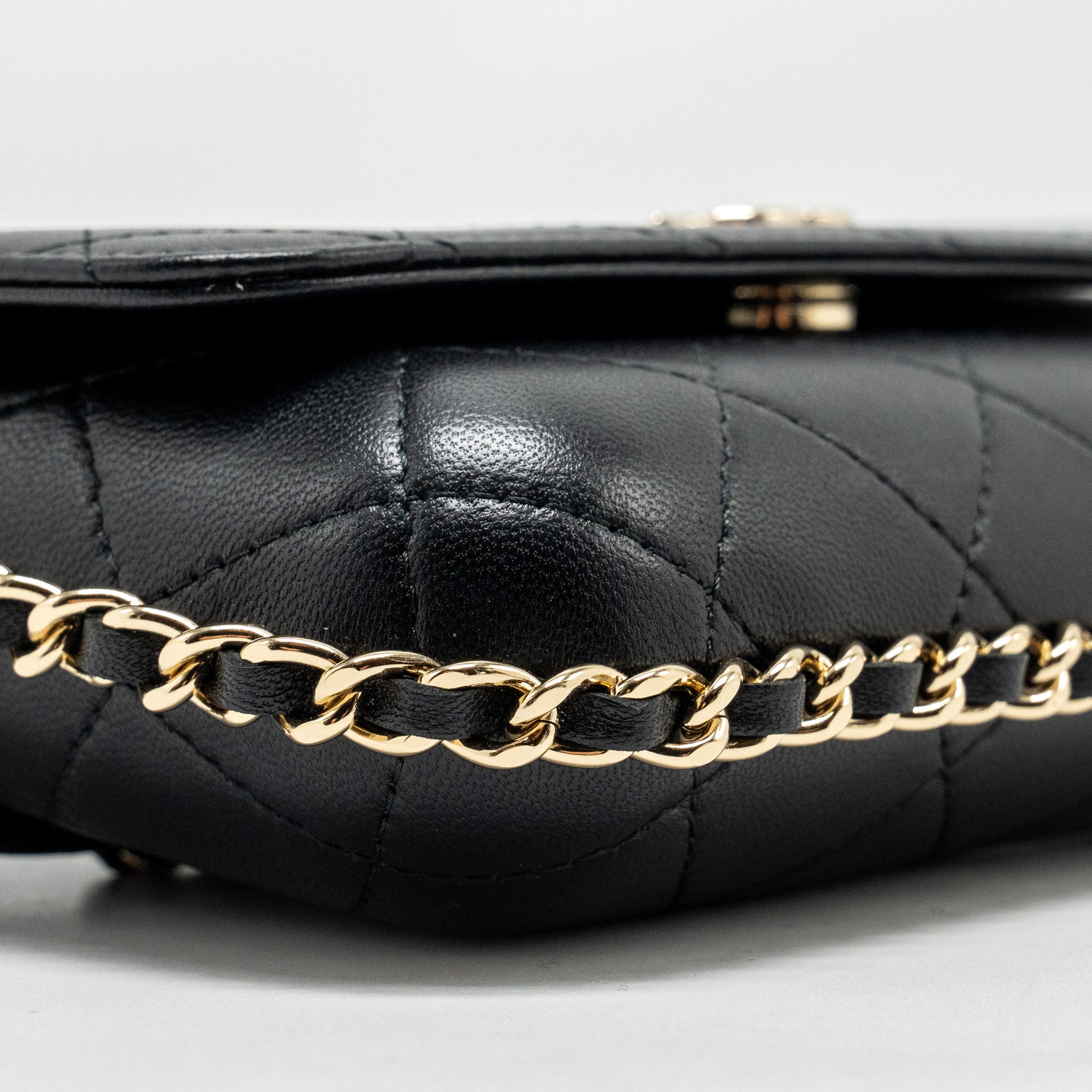 Chanel 22A Phone Case/Mini Wallet on Chain Lambskin Black L (Microchip)