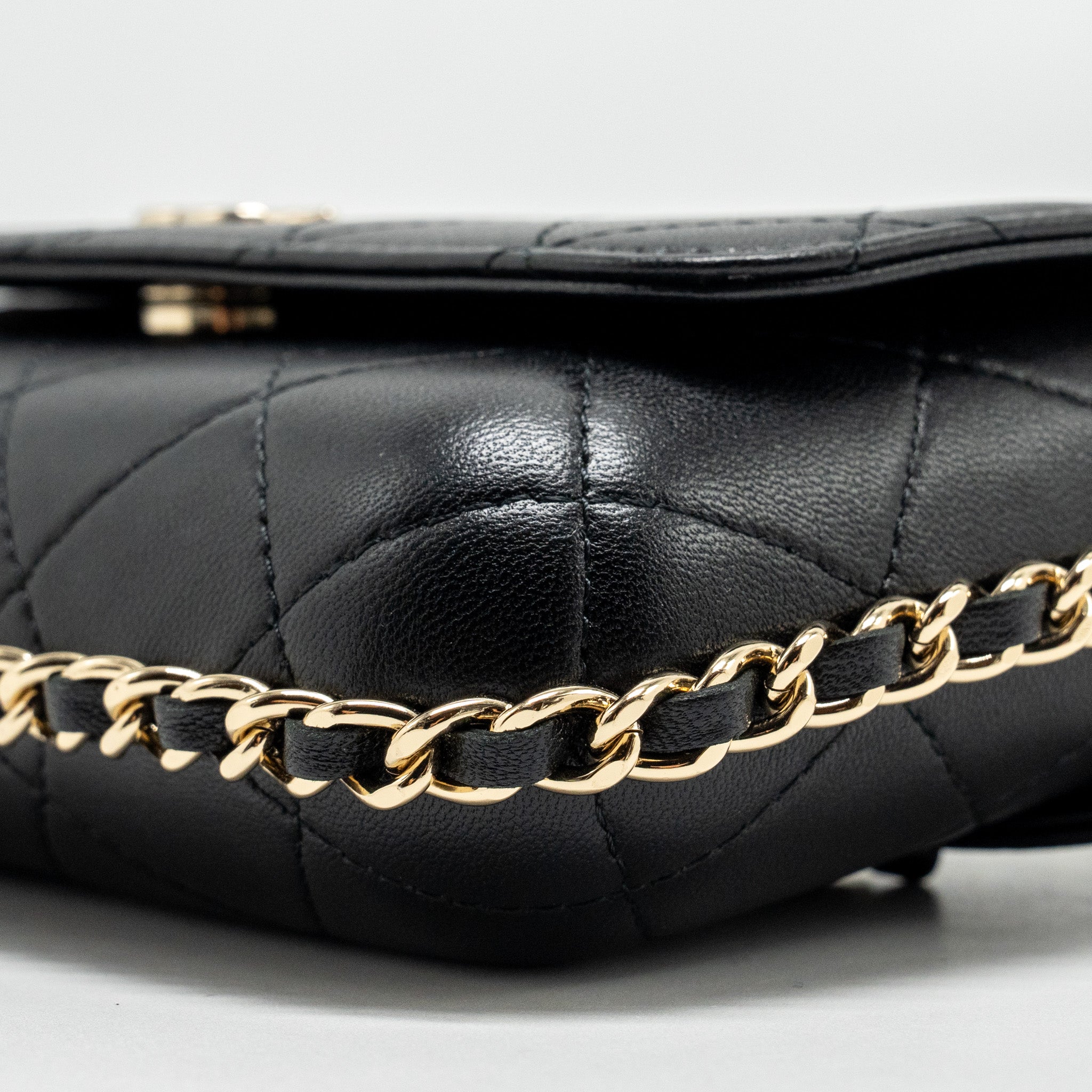Chanel 22A Phone Case/Mini Wallet on Chain Lambskin Black L (Microchip)