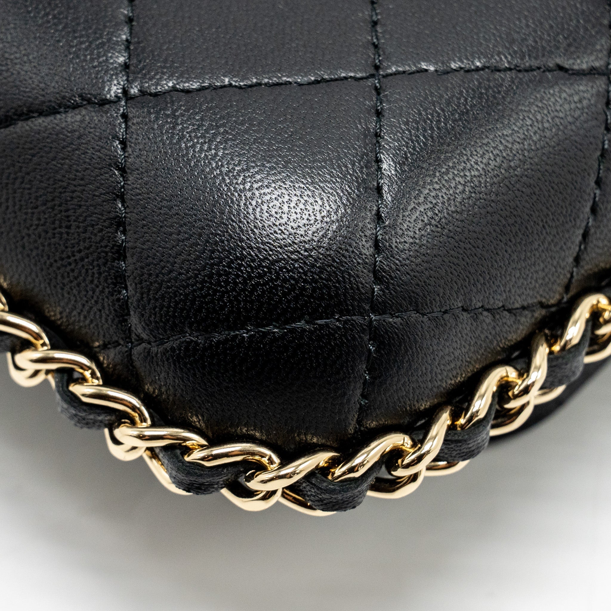 Chanel 22A Phone Case/Mini Wallet on Chain Lambskin Black L (Microchip)