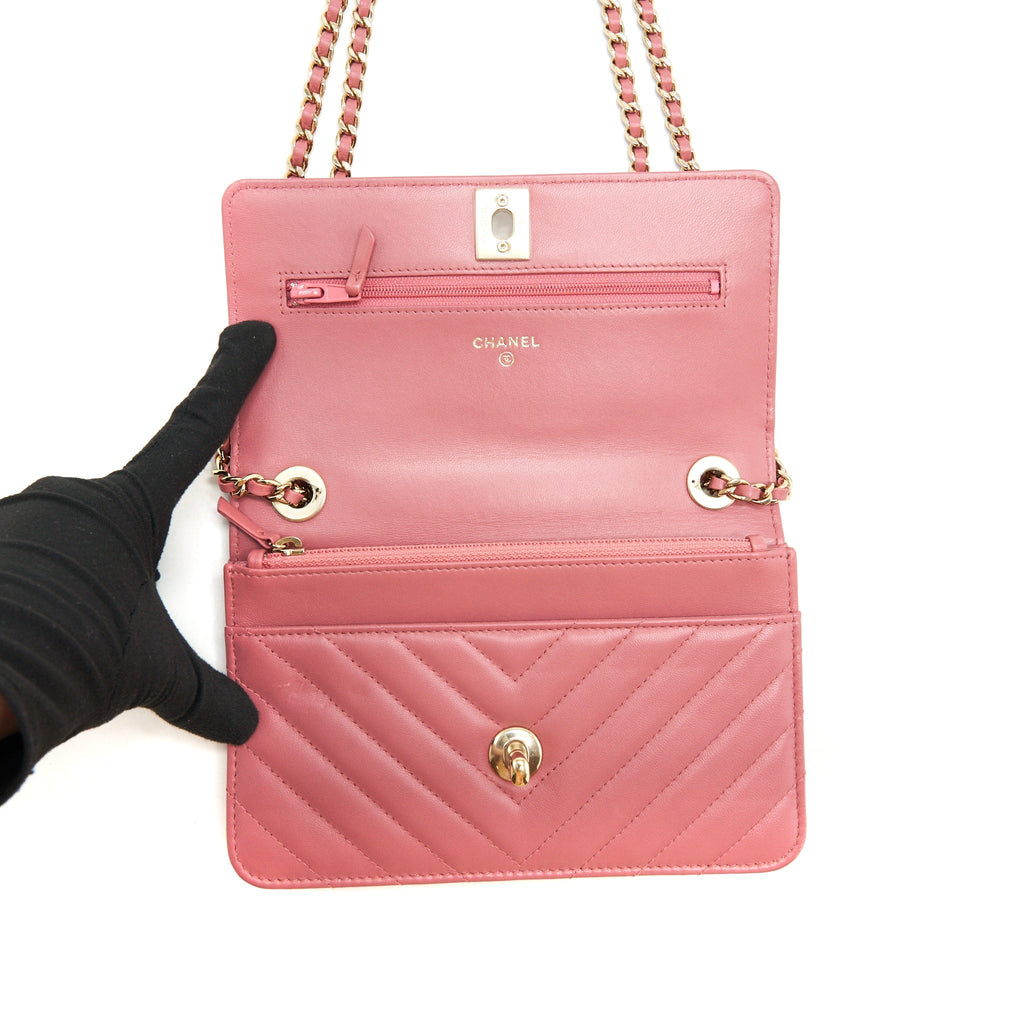 Chanel Chevron trendy CC Wallet on Chain Lambskin pink L
