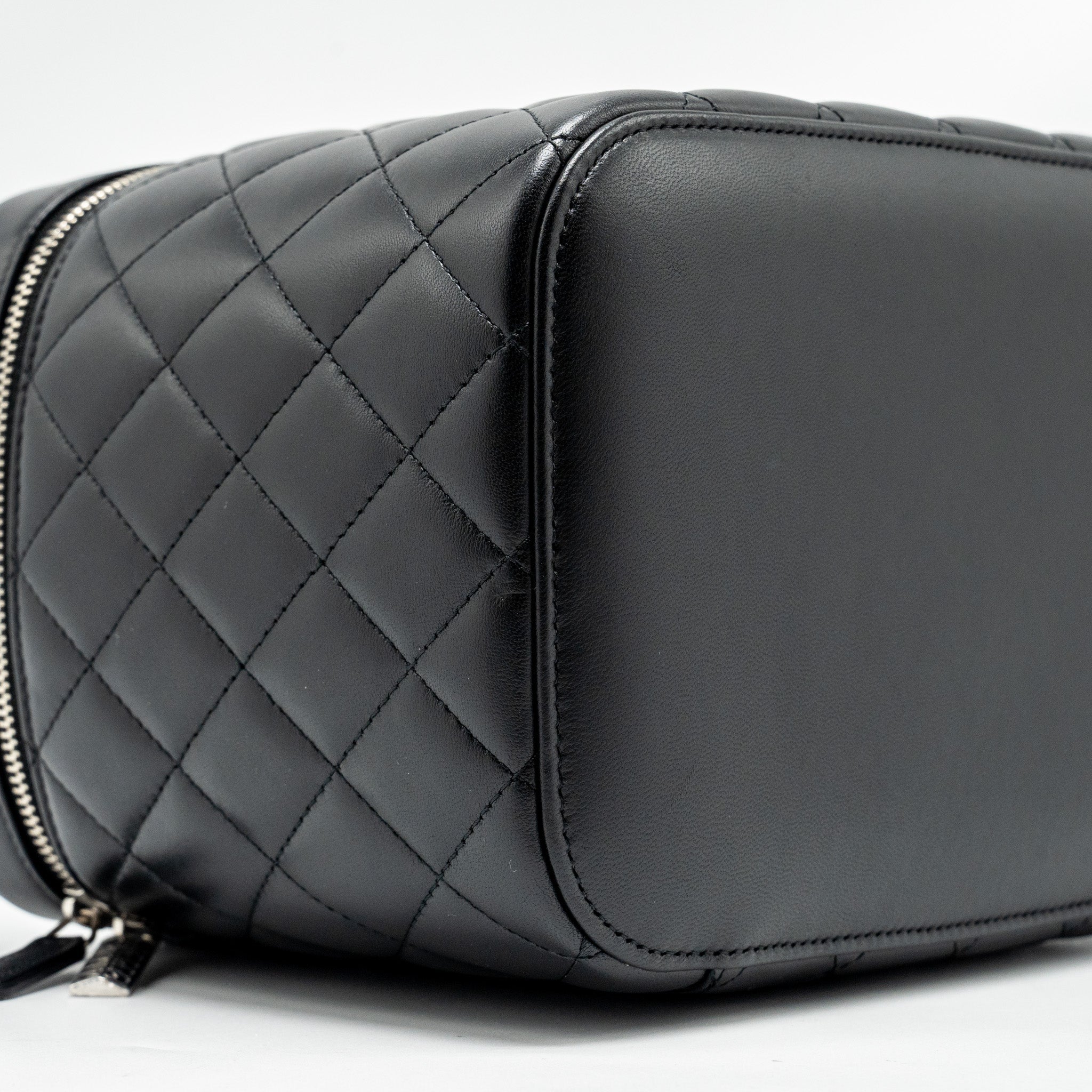 CHANEL Quilted Vanity Case Lambskin Black