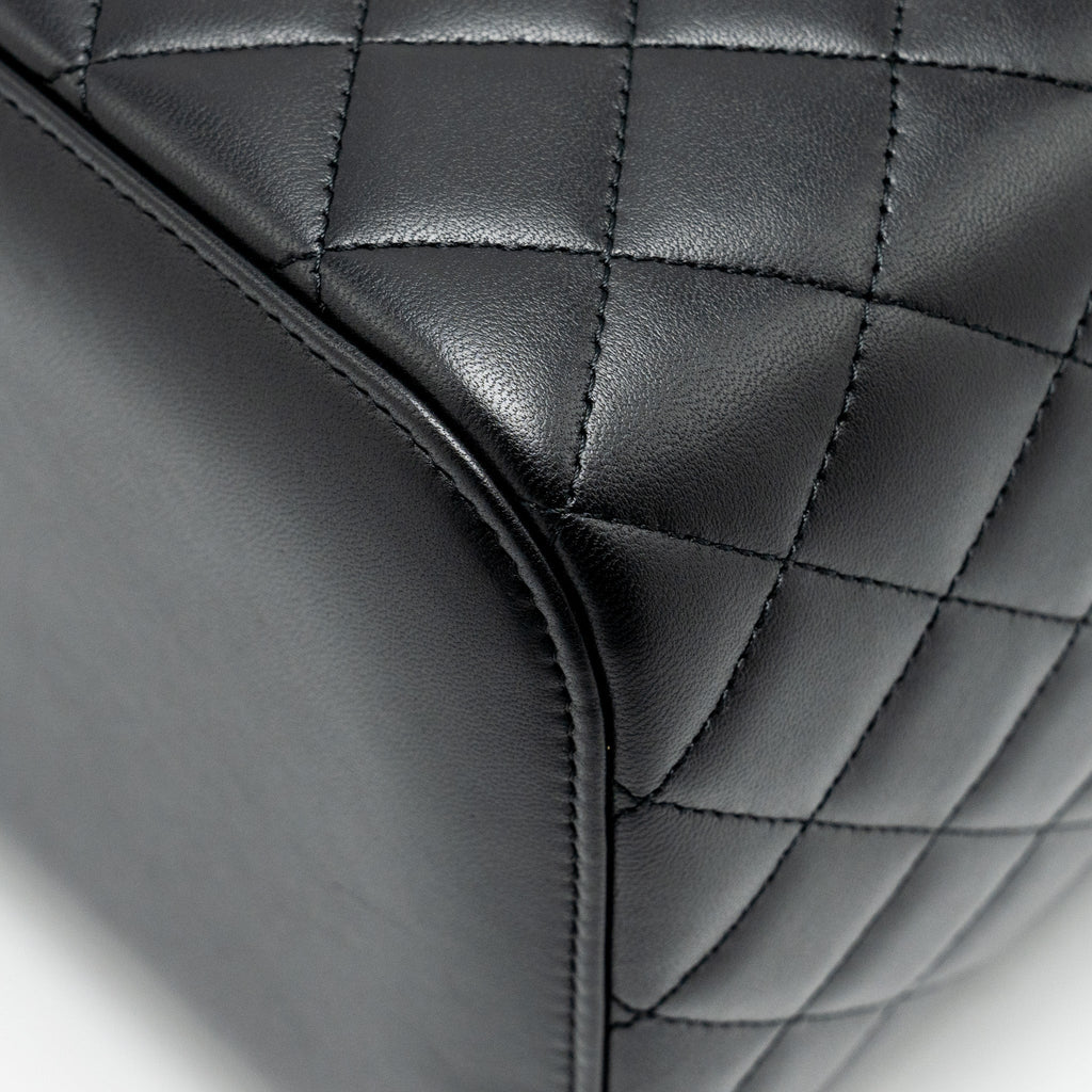 CHANEL Quilted Vanity Case Lambskin Black