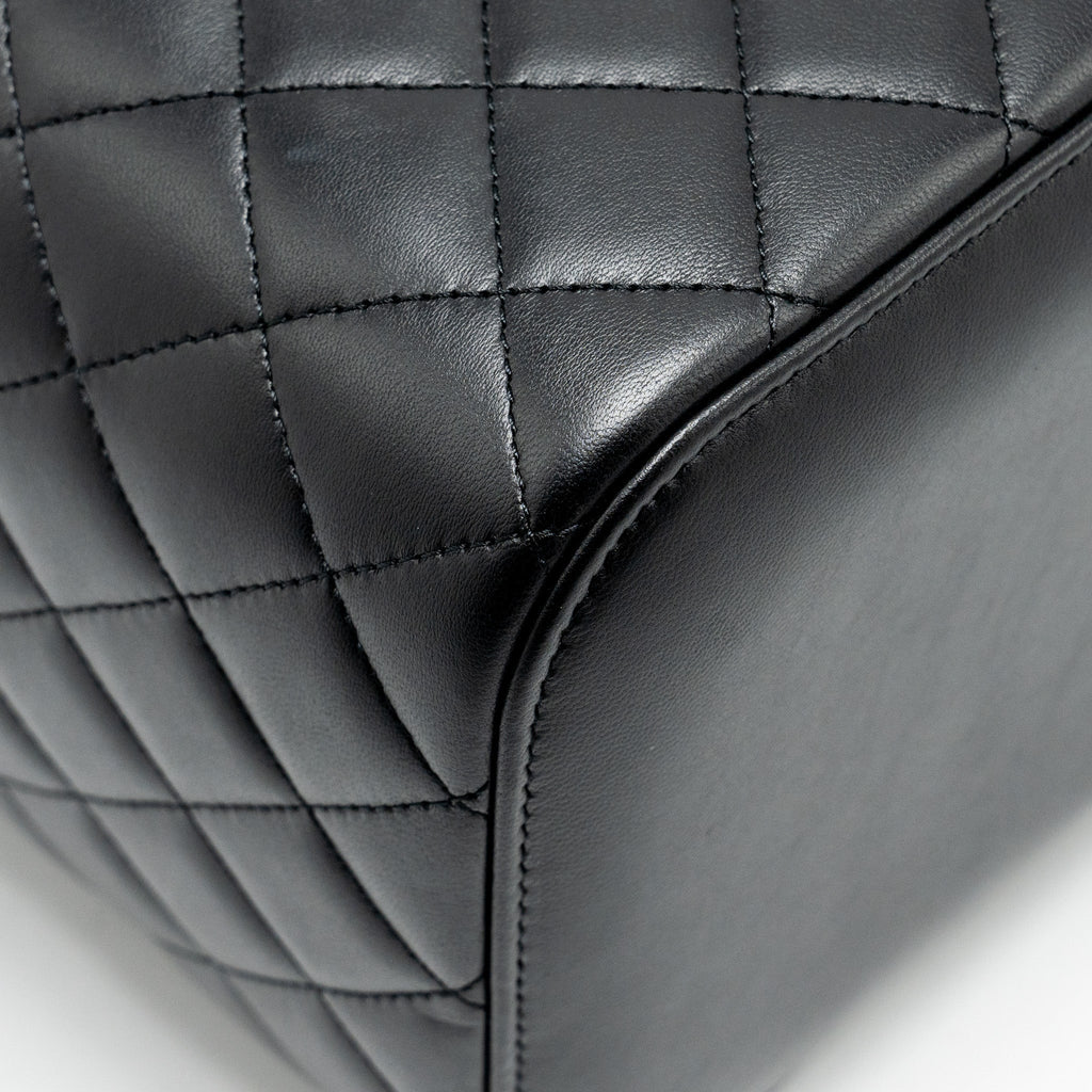 CHANEL Quilted Vanity Case Lambskin Black