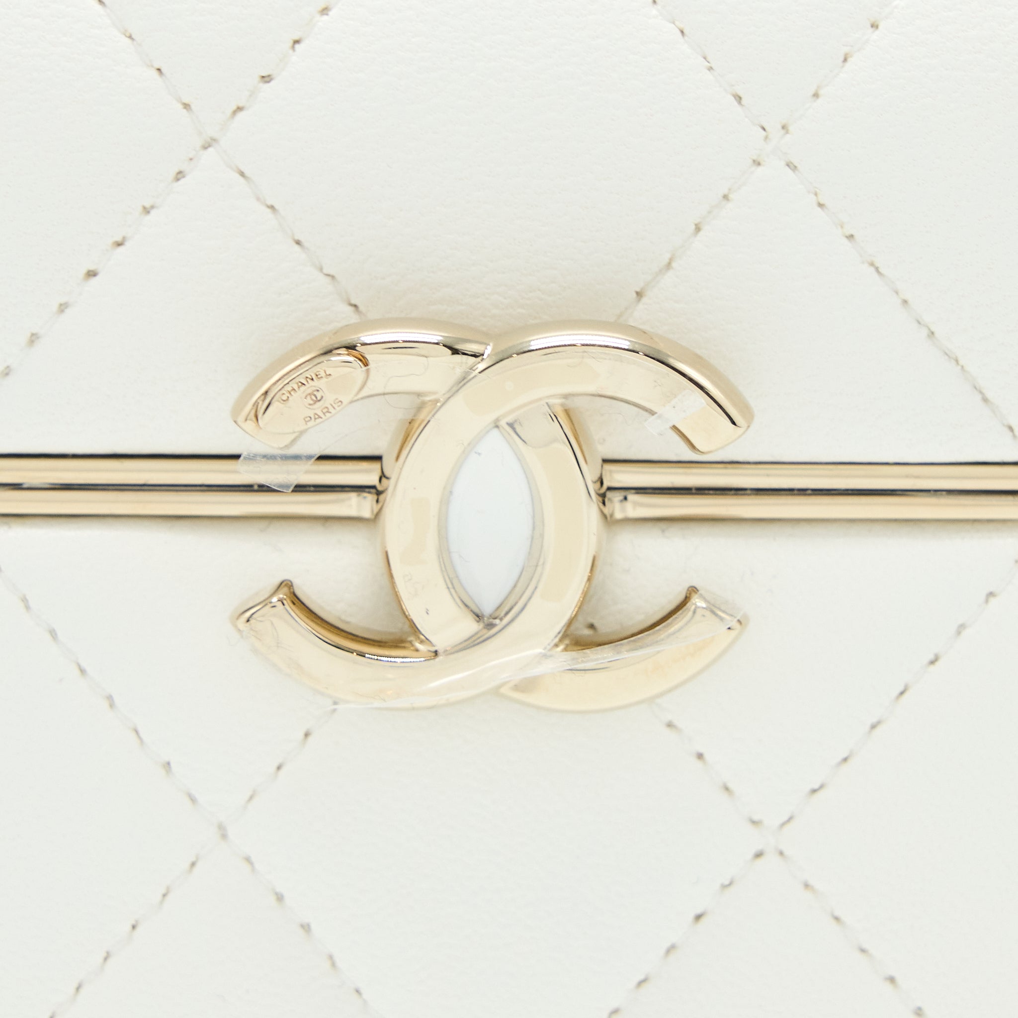 Chanel 22P Quilted Mini Box Vanity With Chain Lambskin White L