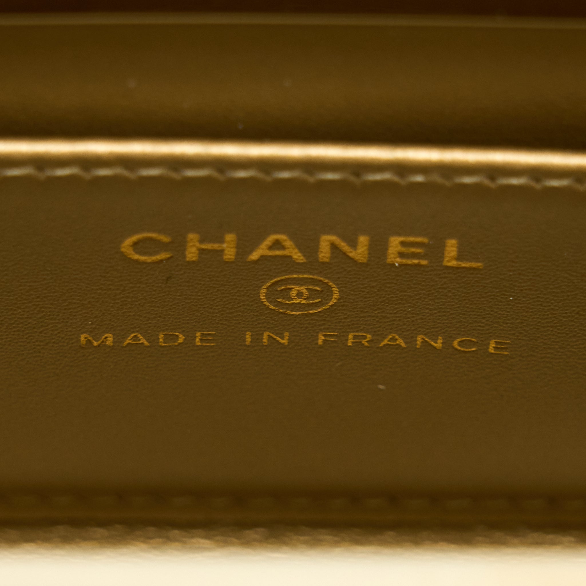 Chanel 22P Quilted Mini Box Vanity With Chain Lambskin White L