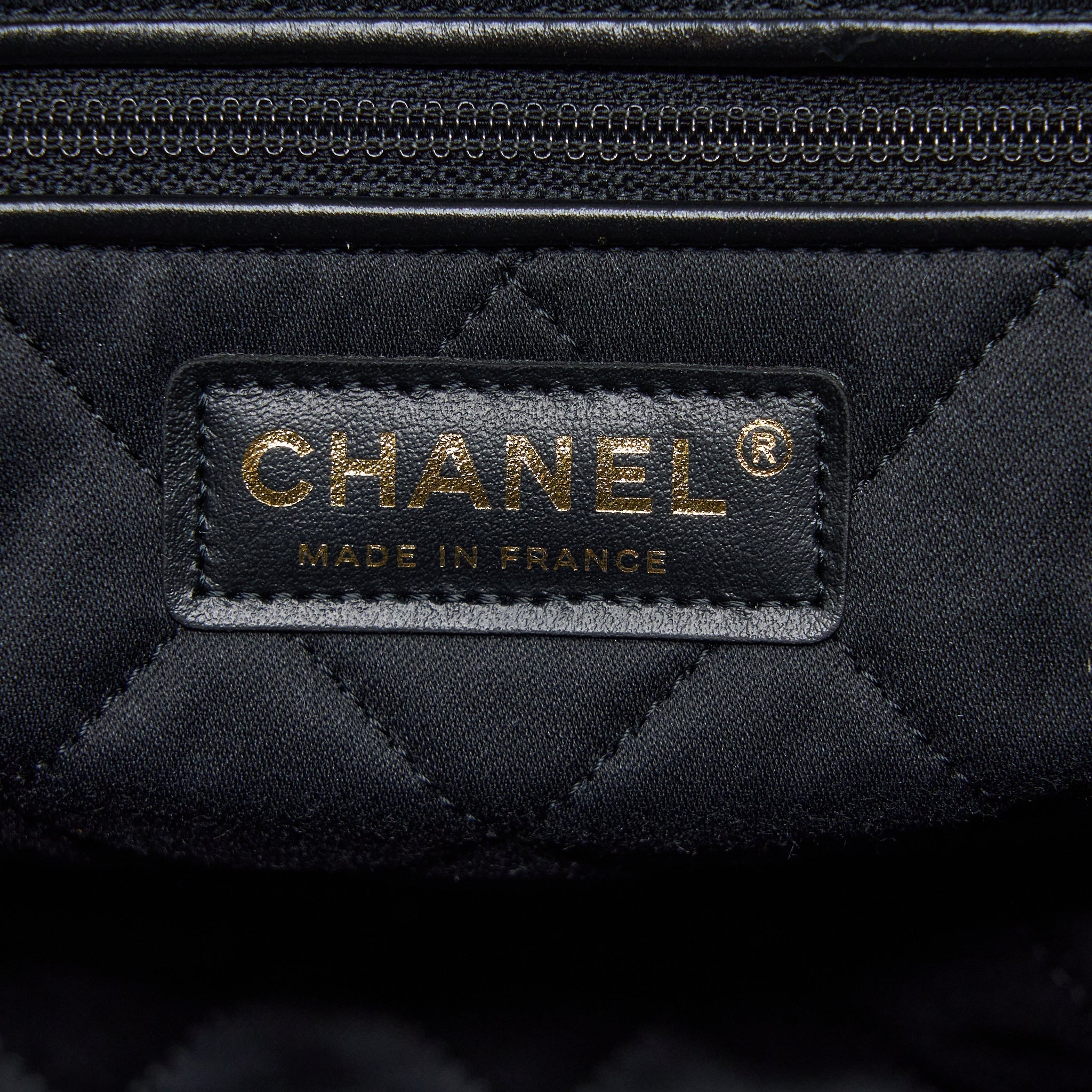 Chanel Medium 22 Bag Shiny Calfskin Black  (Microchip)