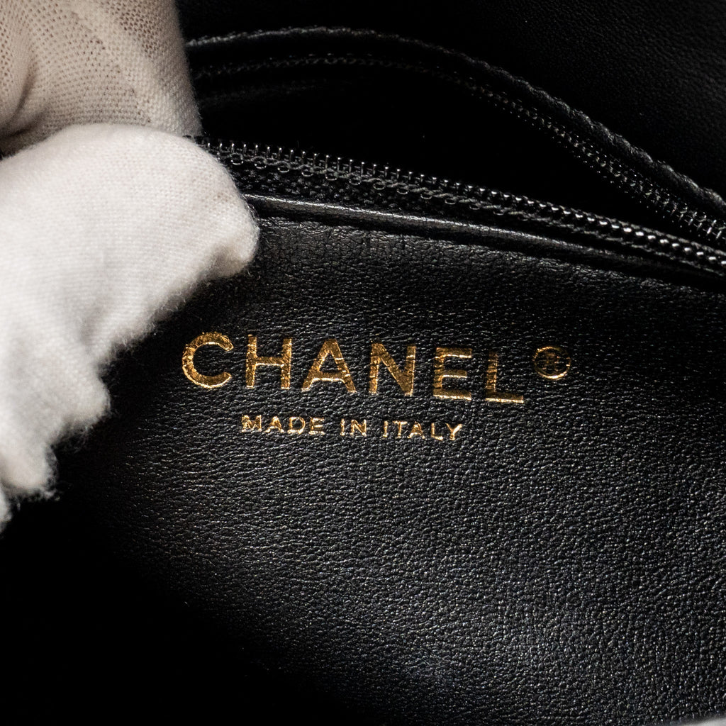 Chanel 22b Heart Chain Flap Bag Lambskin Black (microchip)