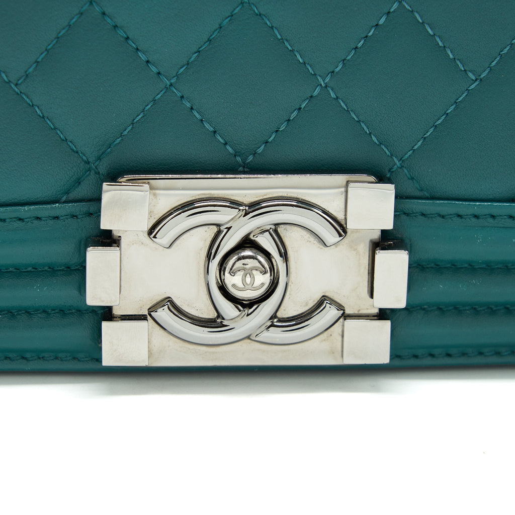 Chanel Medium Boy lambskin green