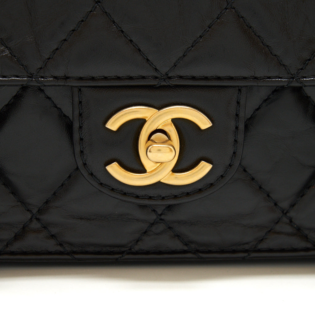 Chanel 21B Messenger Bag Calfskin Black