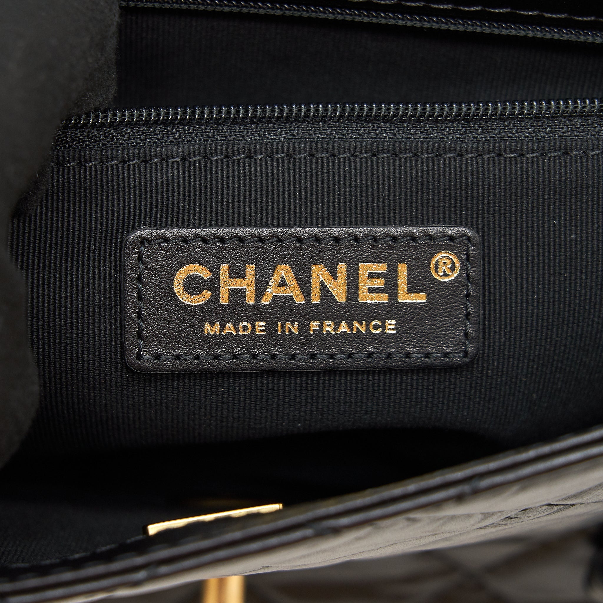 Chanel 21B Messenger Bag Calfskin Black